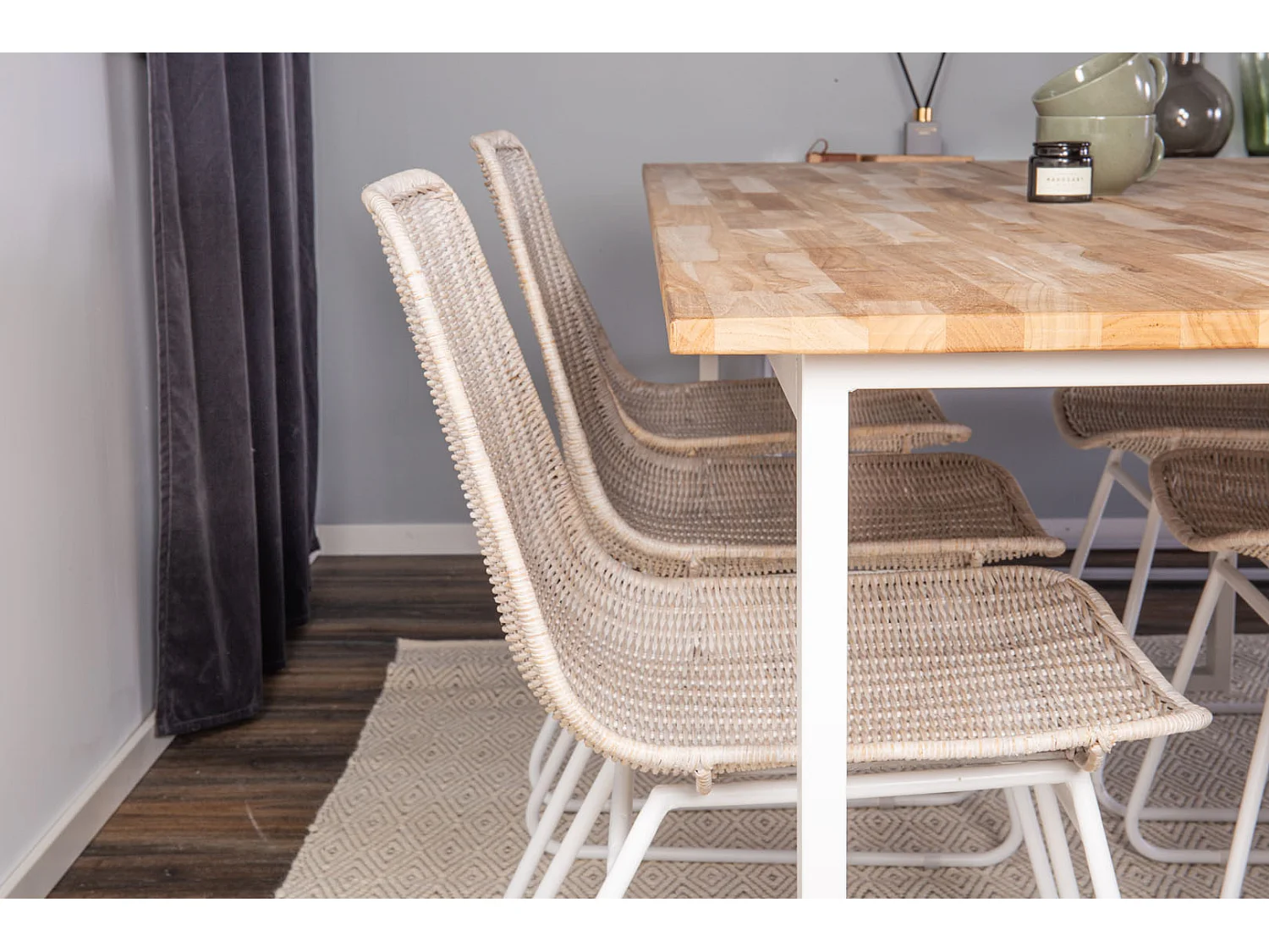 CirebonTeak ensemble table, table teck et 6 Cirebon chaises rougein whitewash.