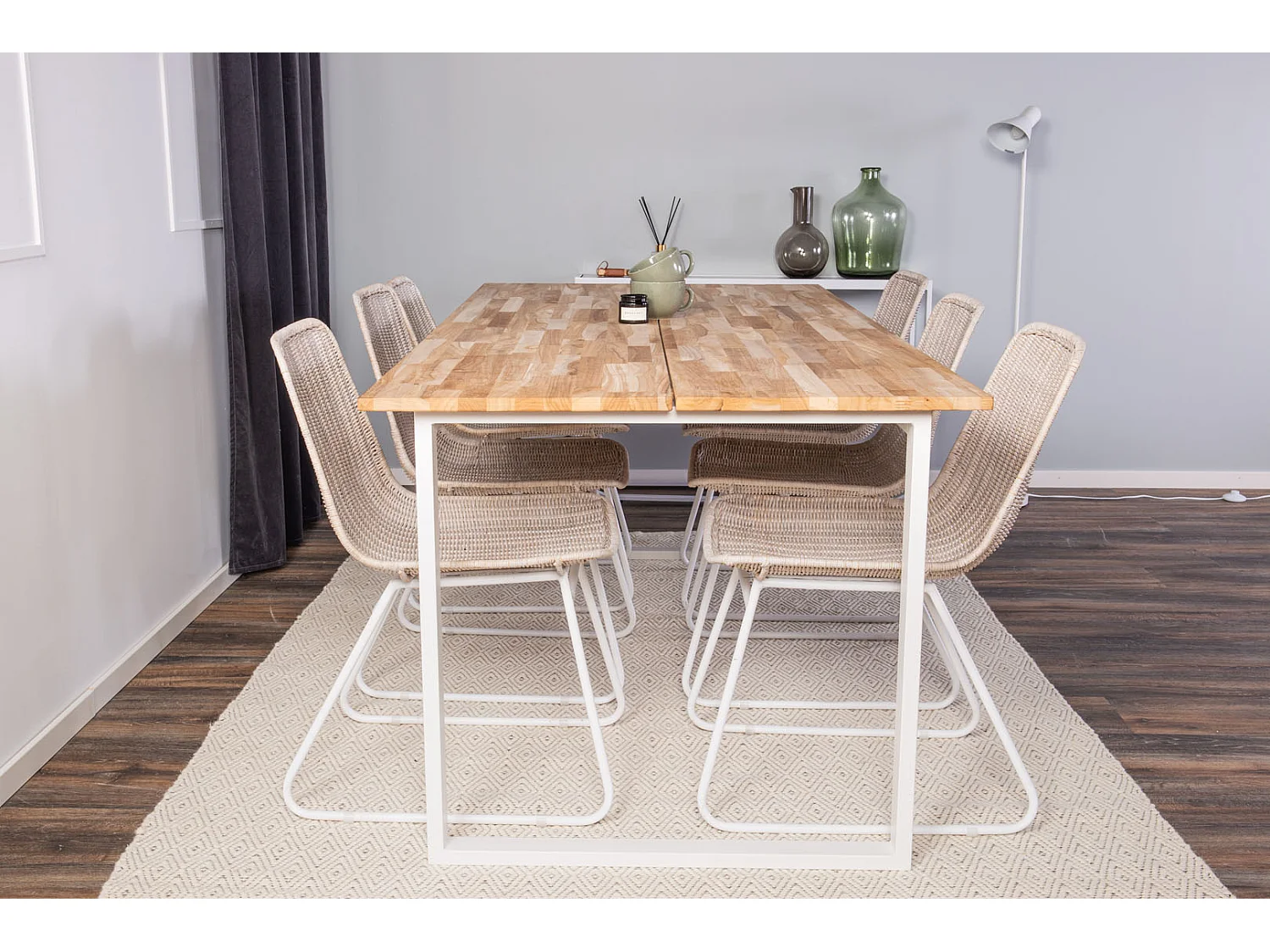 CirebonTeak ensemble table, table teck et 6 Cirebon chaises rougein whitewash.