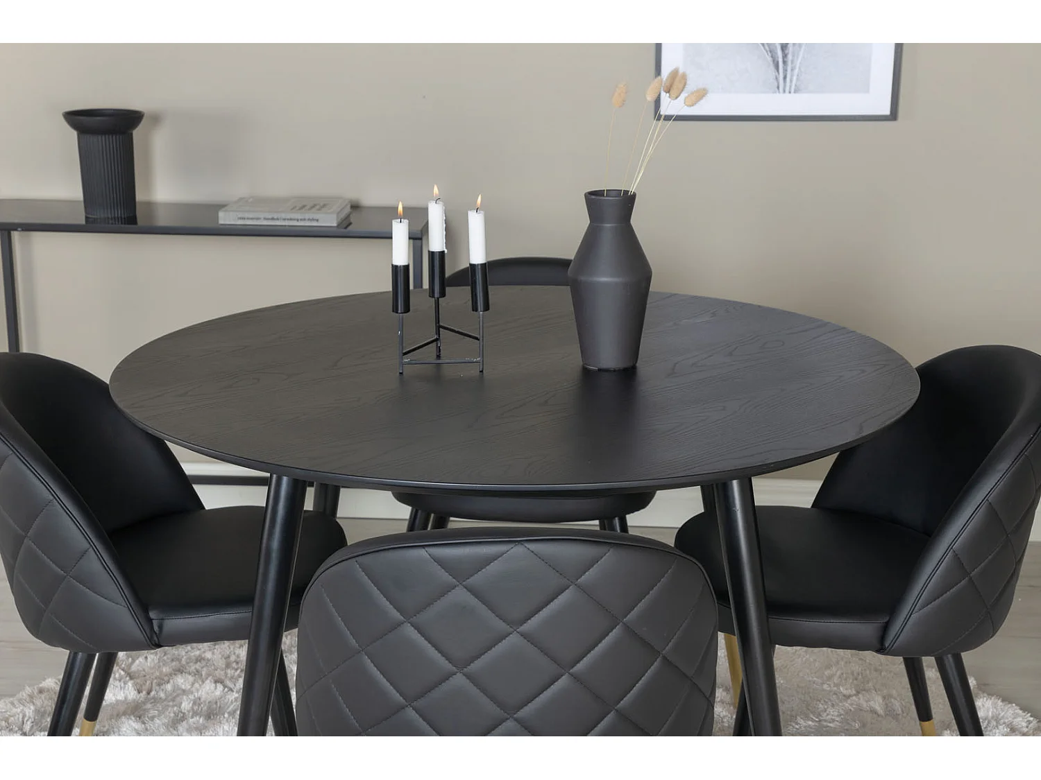 DippØ115BLBR eethoek eetkamertafel zwart en 4 Velvet eetkamerstal PU kunstleer zwart.