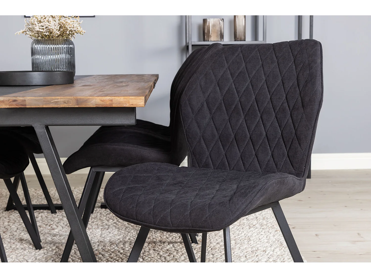 Jakarta ensemble table, table teck et 6 Gemma chaises noir.