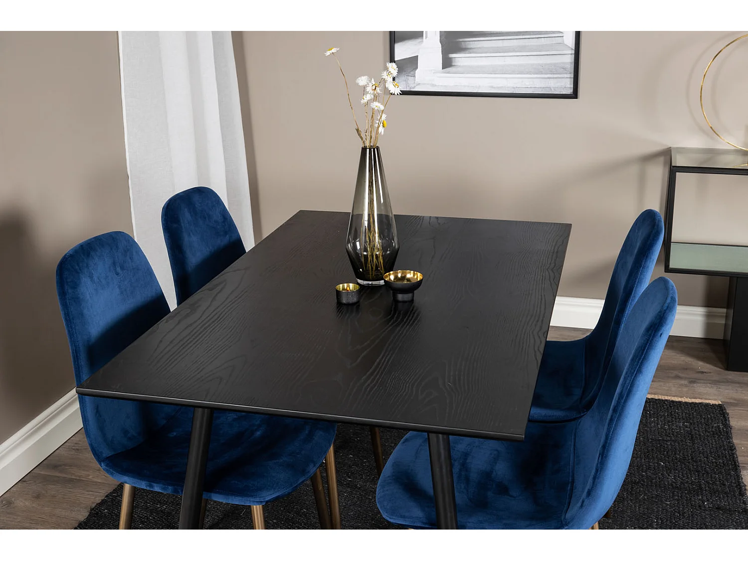 Dipp120x85BLBR ensemble table, table noir et 4 Polar chaises Velours bleu, laiton décor.