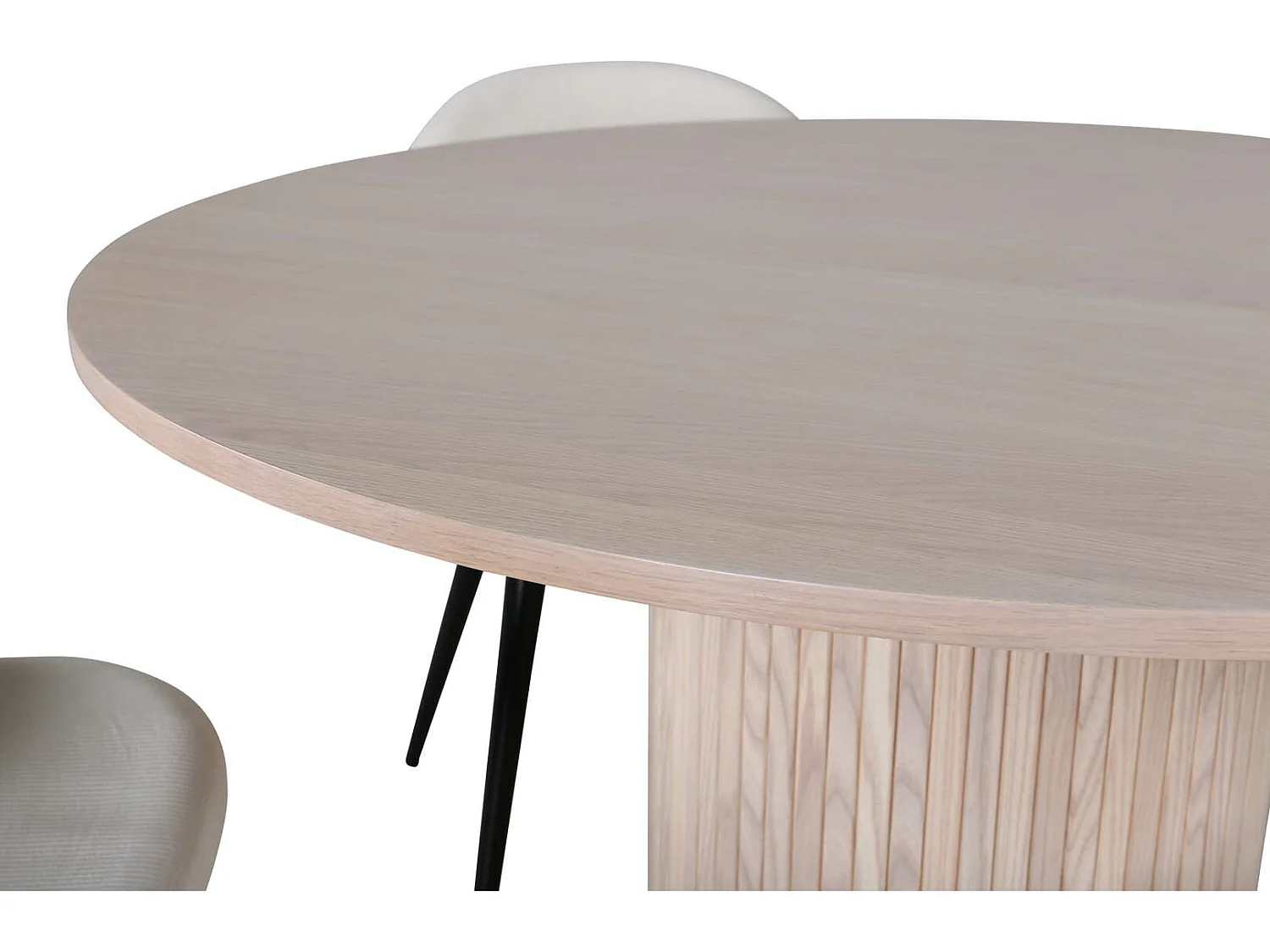 BiancaROWW ensemble table, table chêne plaqué blanc washed et 4 Velvet chaises Velours côtelé beige, noir.