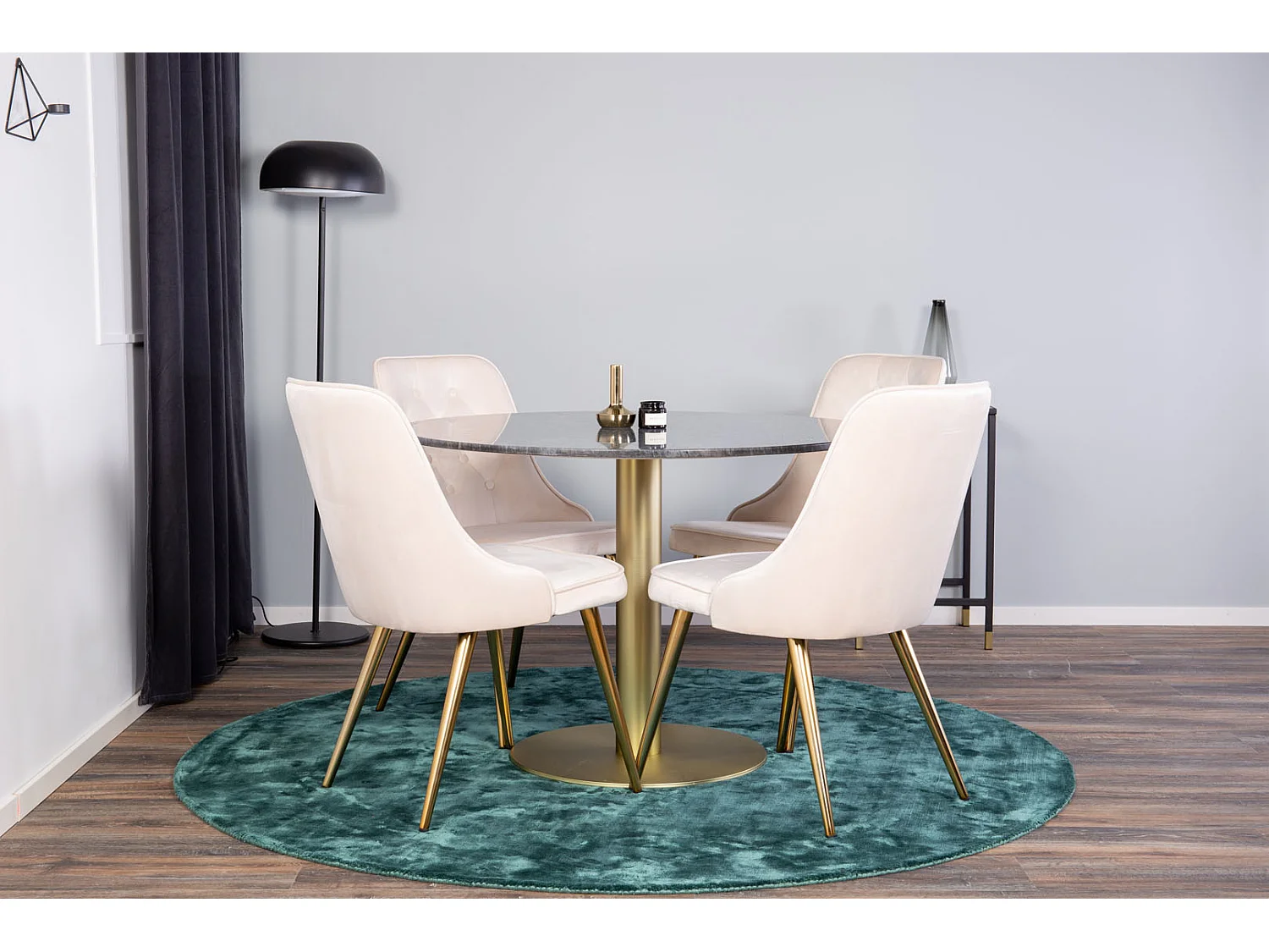 EstelleØ106BLBR Essgruppe Esstisch schwarz, Marmor und 4 Velvet Deluxe Esszimmerstühle Velour beige, Messing dekor.