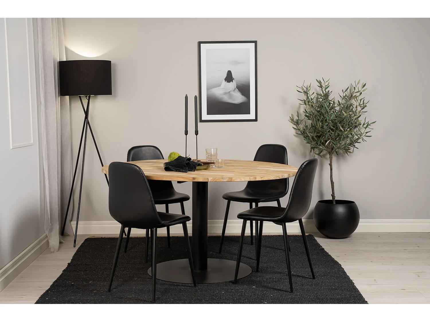 Cirebon140 ensemble table, table teck et 4 Polar chaises Similicuir PU noir.