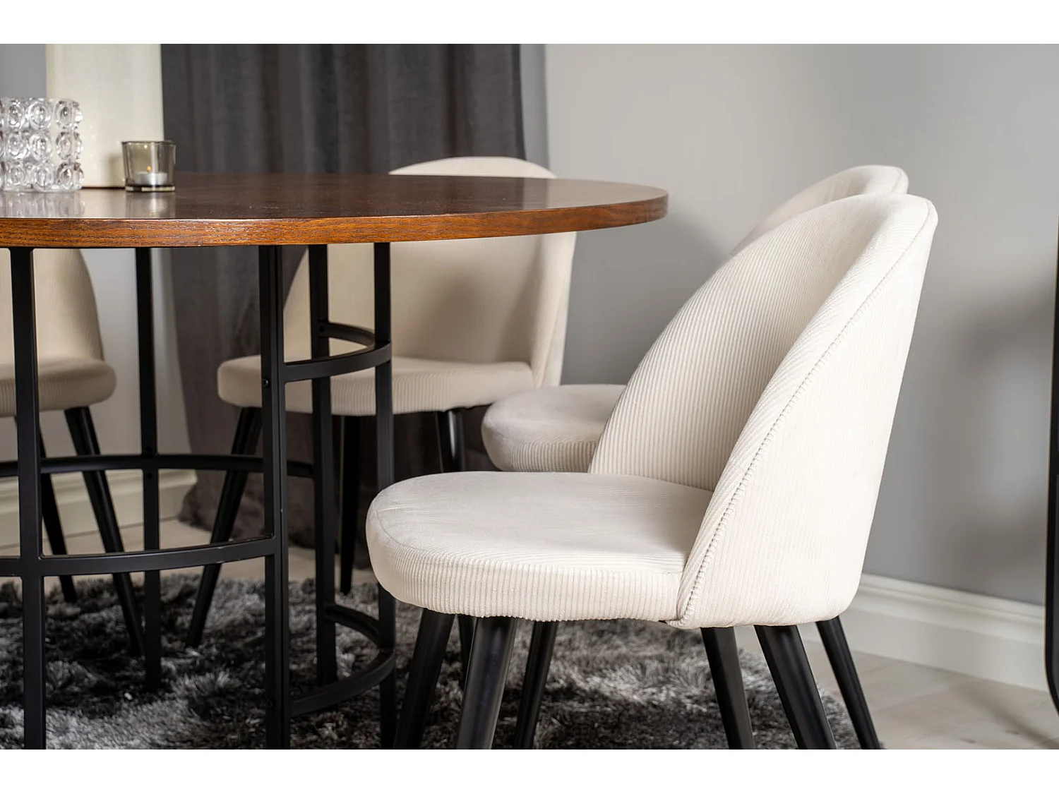 Copenhagen ensemble table, table marron et 6 Velvet chaises Velours côtelé beige, noir.