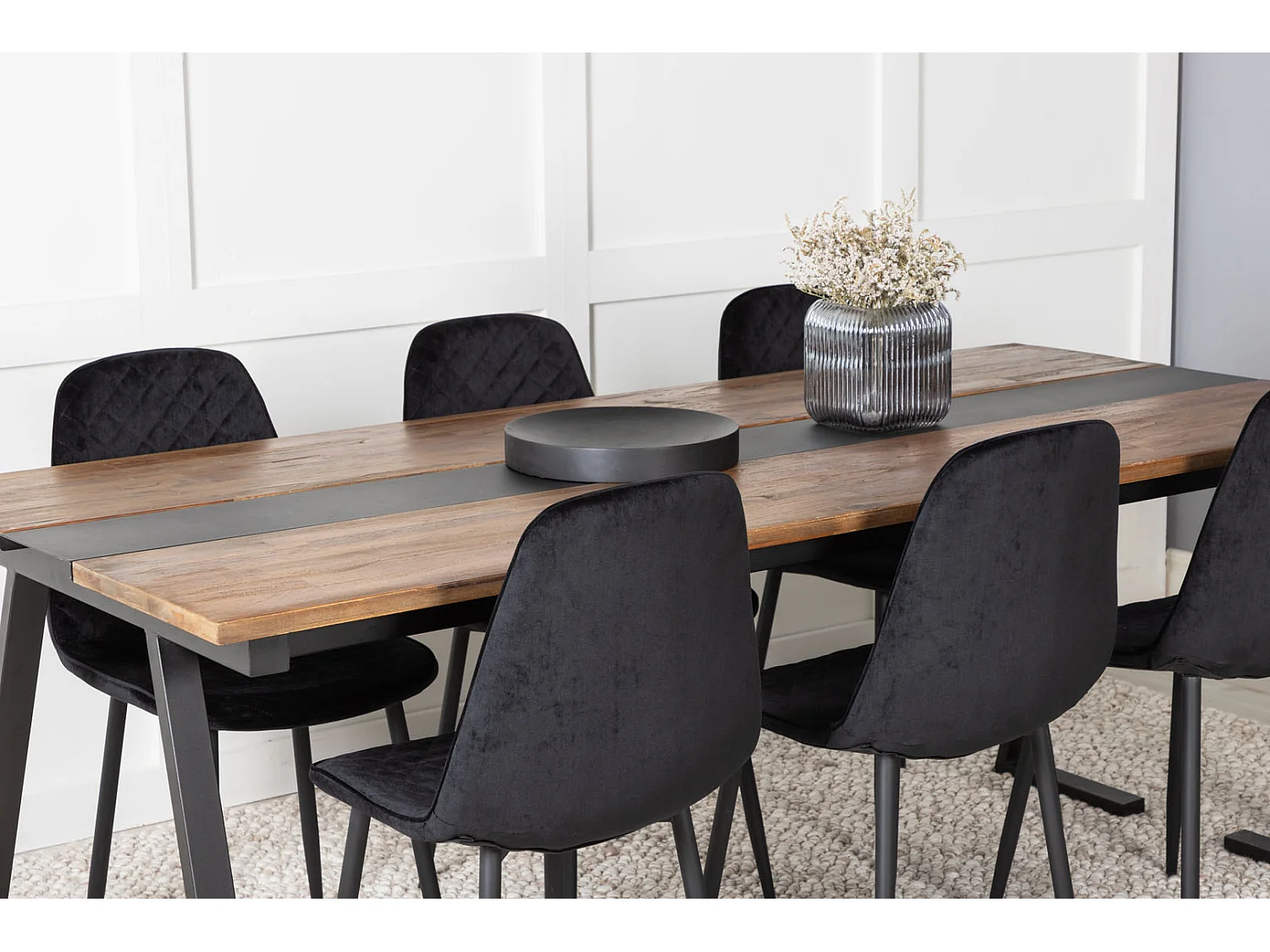 Jakarta ensemble table, table teck et 6 Polar Diamond chaises Velours noir.