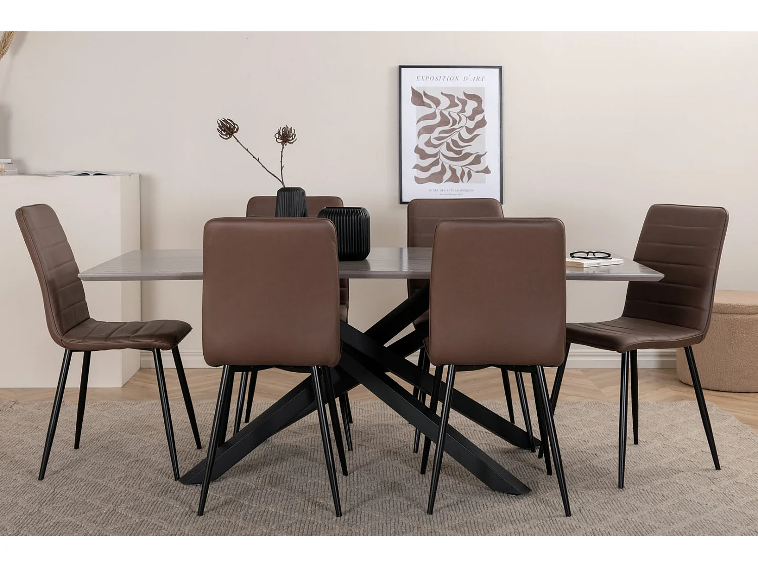 PiazzaGRBL eethoek eetkamertafel grijs en 6 Windu Lyx eetkamerstal bruin.