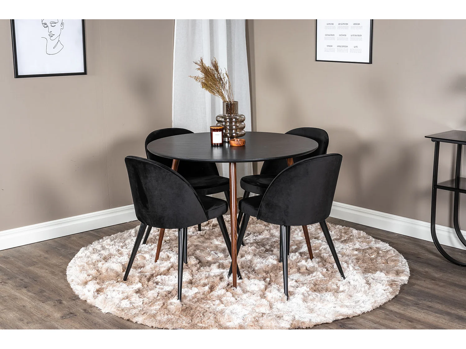 PlazaBLWA100 eethoek eetkamertafel zwart en 4 Velvet eetkamerstal velours zwart.