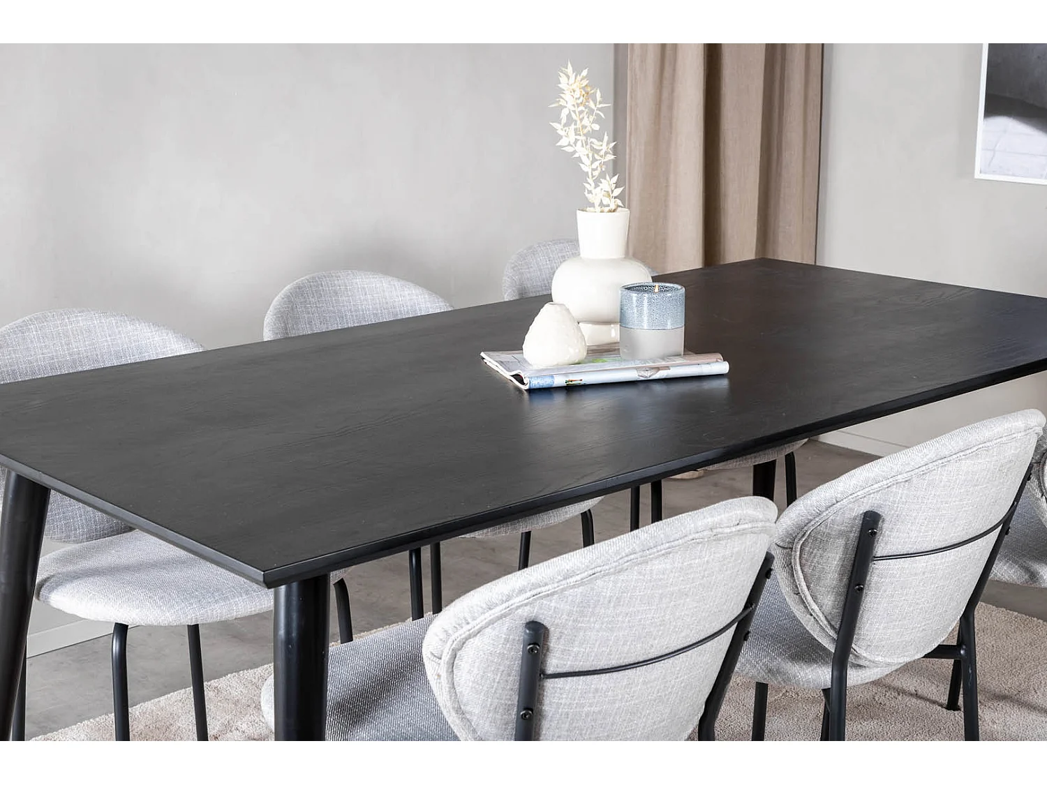 Dipp180x90BLBL eethoek eetkamertafel zwart en 6 Vault eetkamerstal grijs.