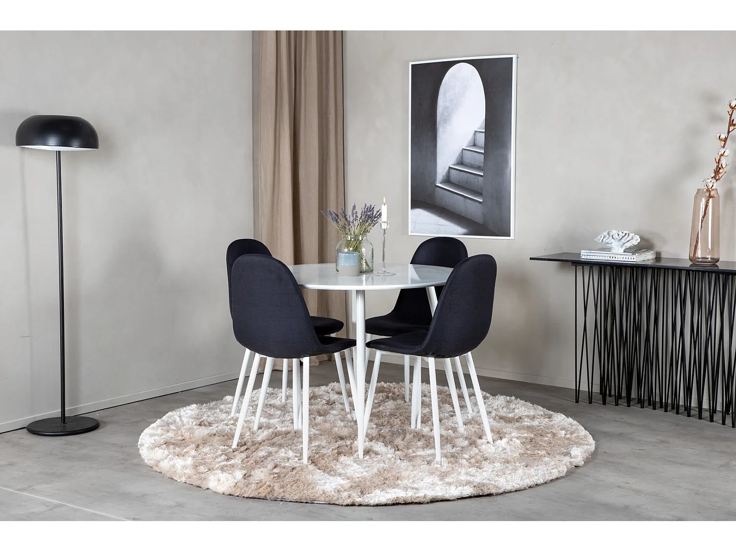 PlazaWHWH100 ensemble table, table blanc et 4 Polar chaises noir, blanc.