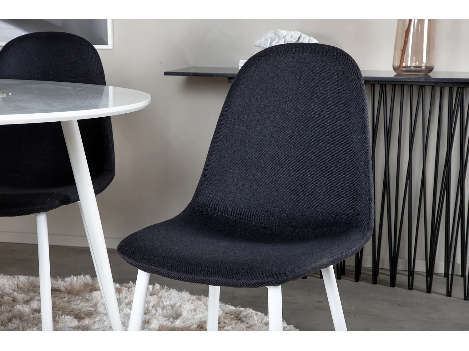 PlazaWHWH100 ensemble table, table blanc et 4 Polar chaises noir, blanc.