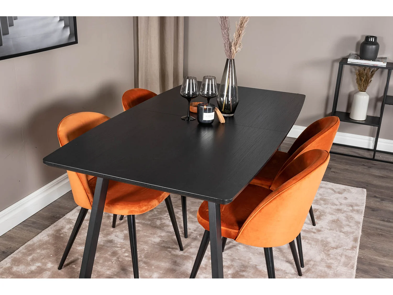 IncaBLBL eethoek eetkamertafel uitschuifbare tafel lengte cm 160 / 200 zwart en 4 Velvet eetkamerstal velours oranje, zwart.