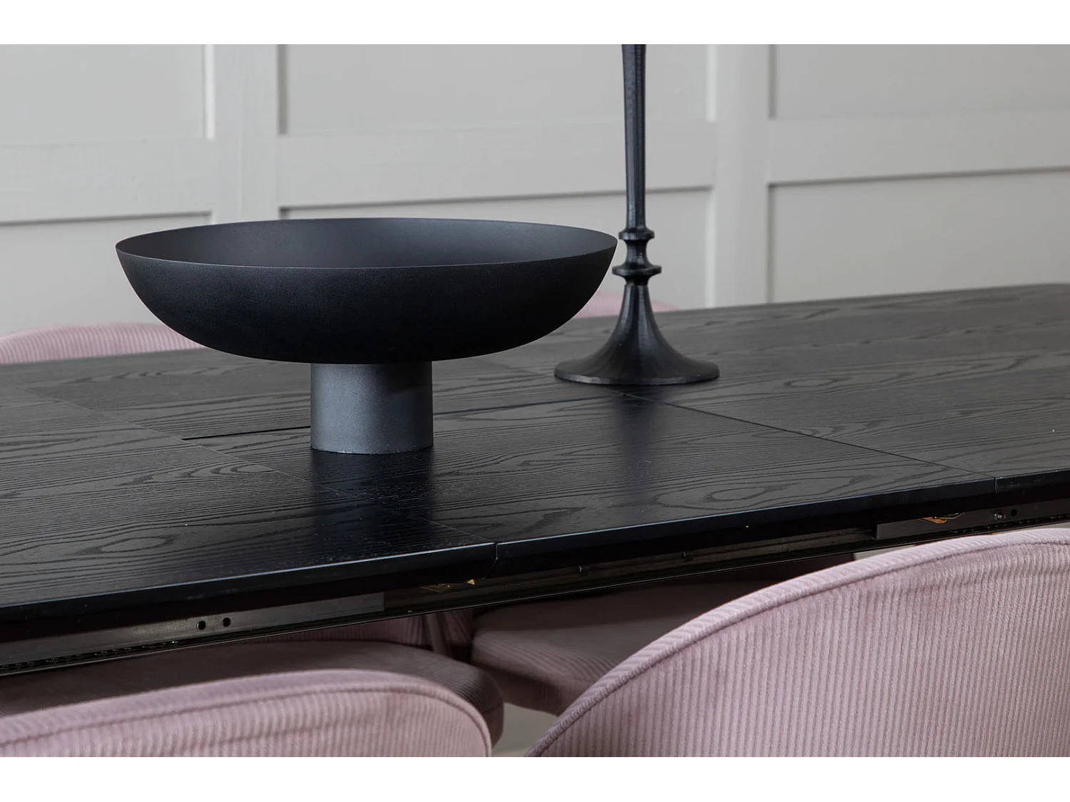 Gold eethoek eetkamertafel uitschuifbare tafel lengte cm 180 / 220 zwart en 6 Velvet eetkamerstal fluweel roze, zwart.