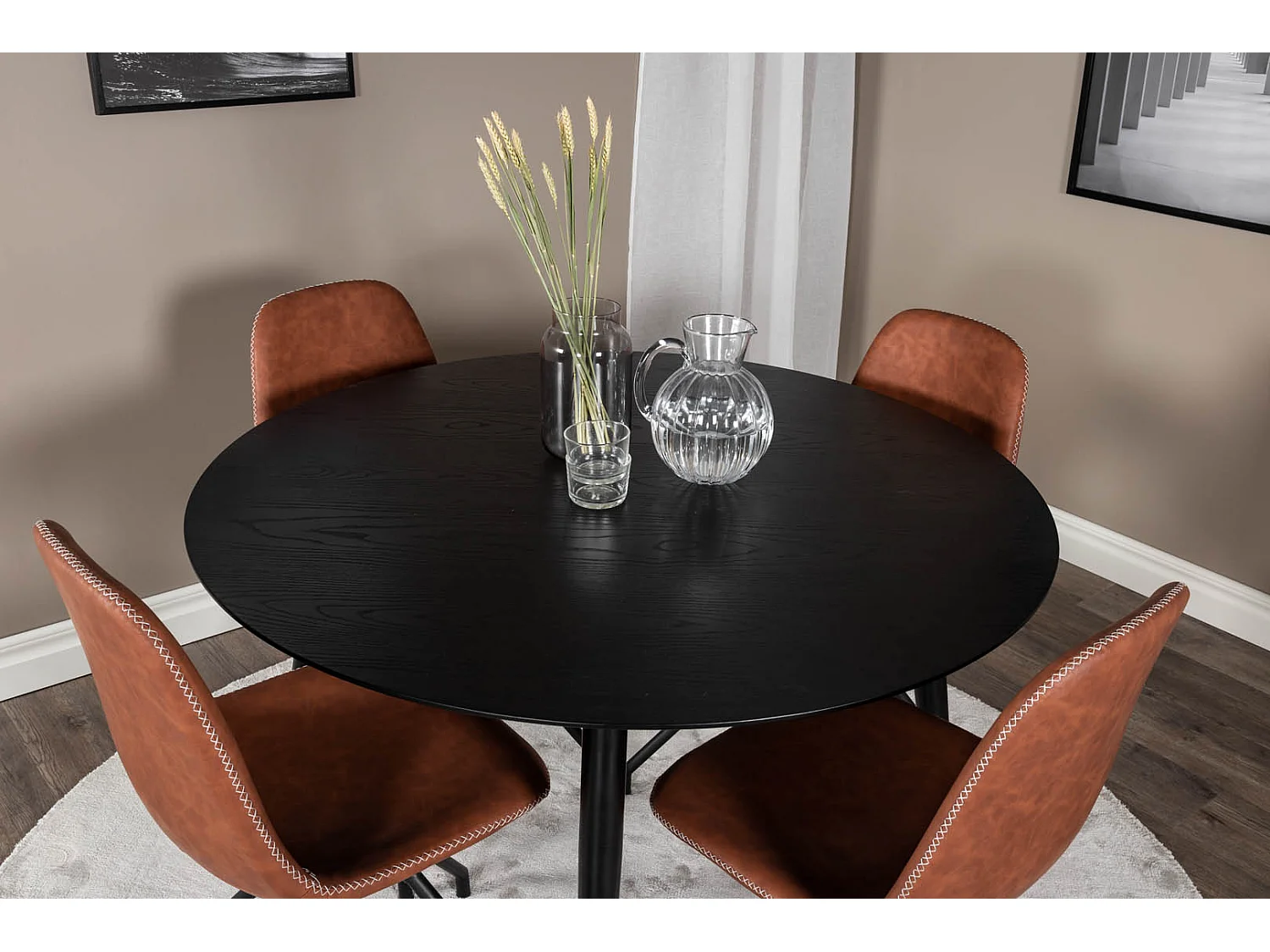 DippØ115BLBL ensemble table, table noir et 4 Polar chaises Similicuir PU marron.