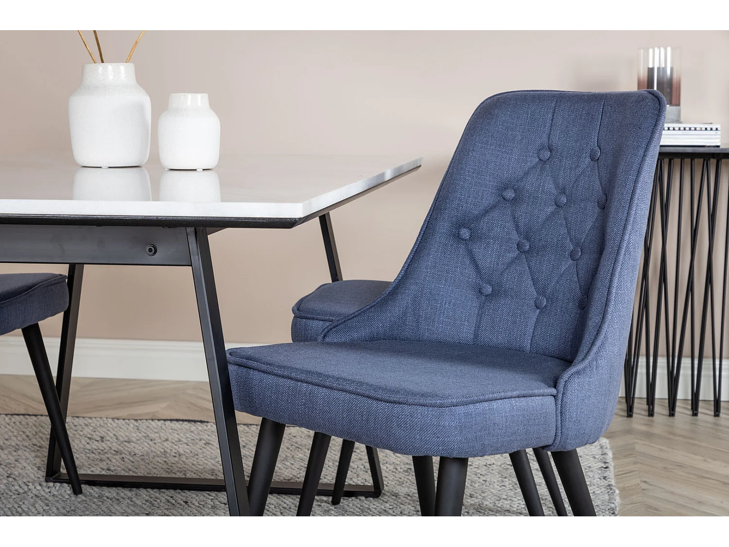 Estelle ensemble table, table marbre blanc et 4 Velvet Deluxe chaises bleu, noir.