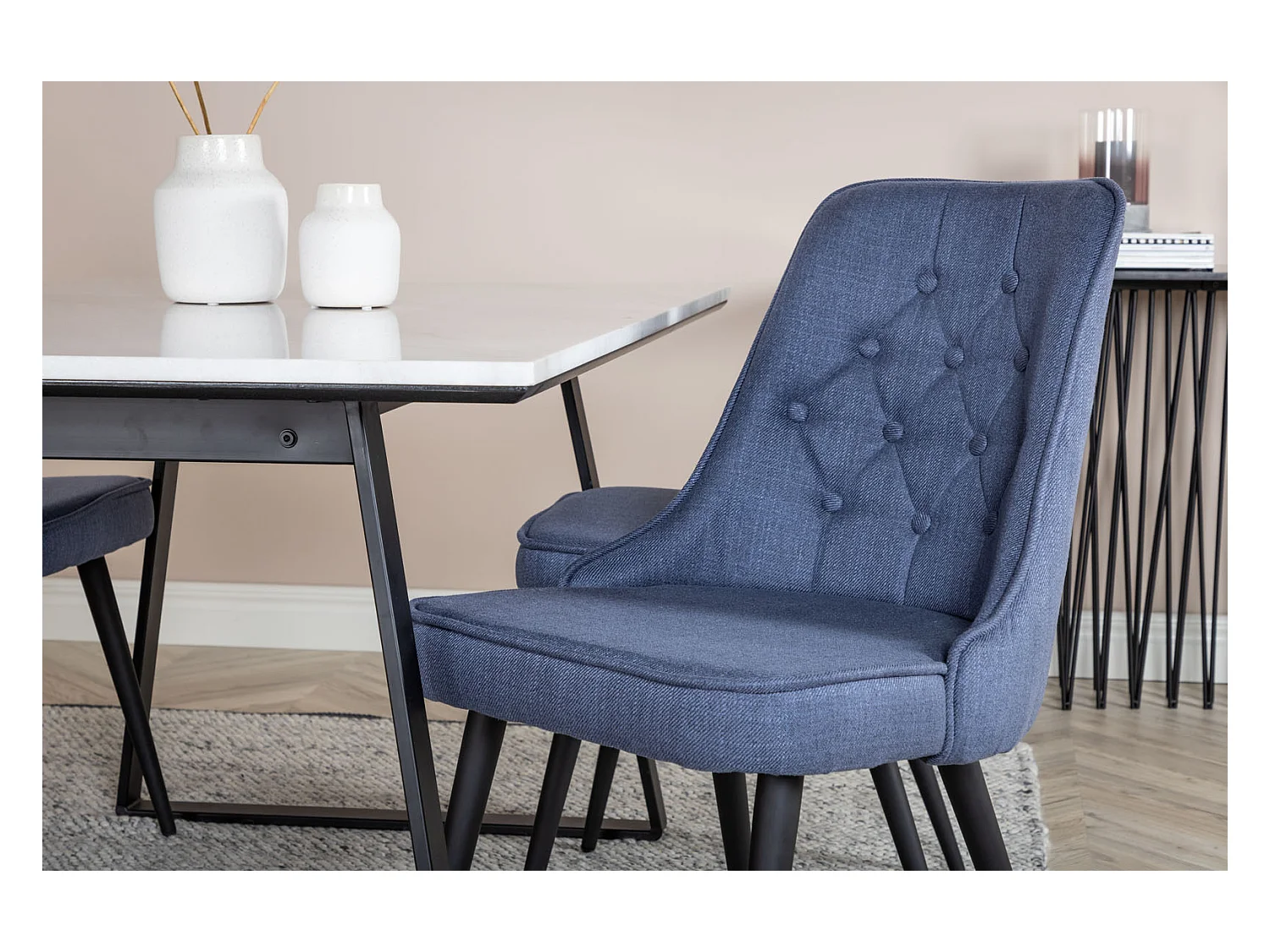 Estelle ensemble table, table marbre blanc et 4 Velvet Deluxe chaises bleu, noir.