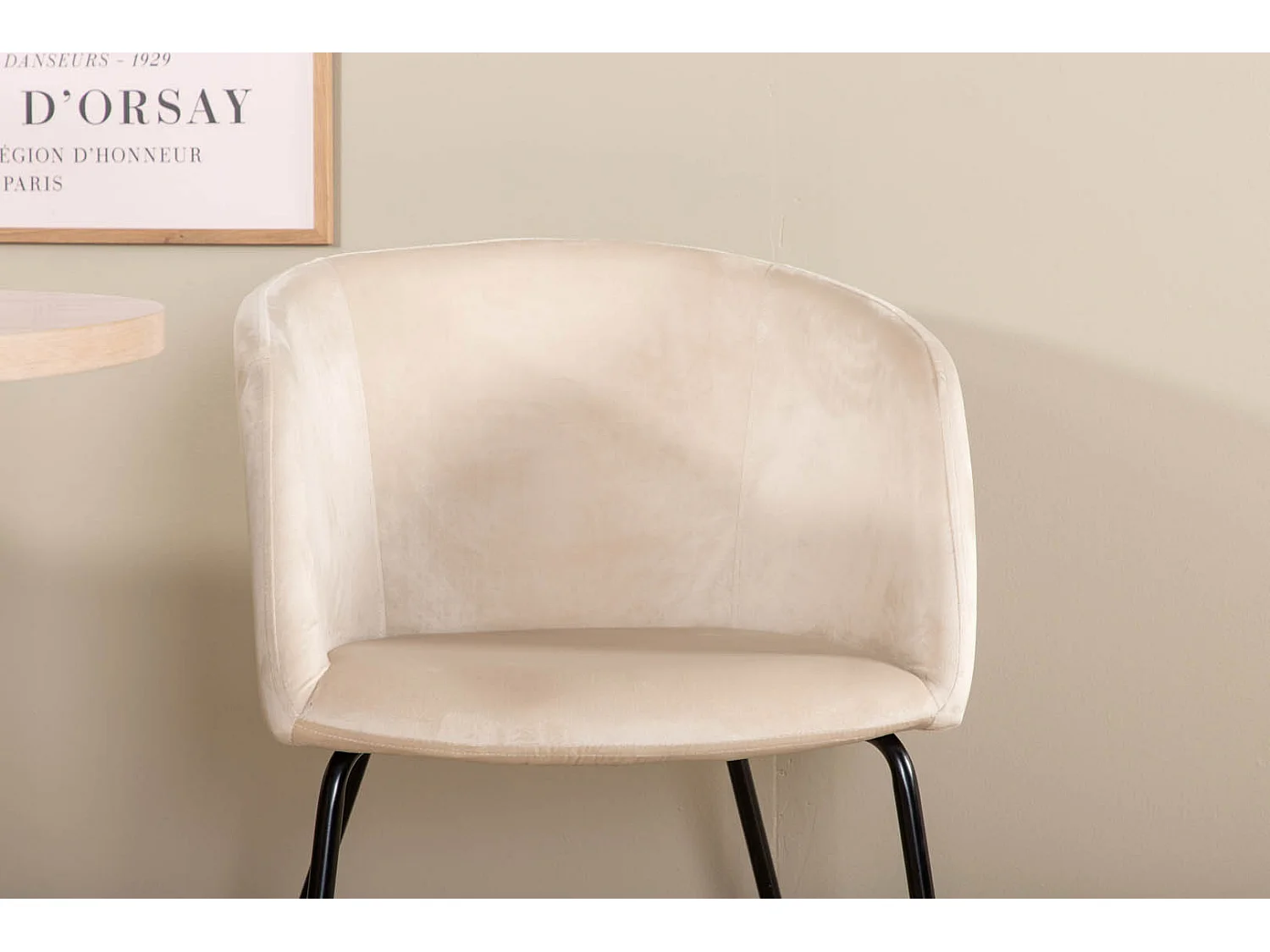 BiancaWW eethoek eetkamertafel eik fineer wit washed en 4 Berit eetkamerstal velours beige.