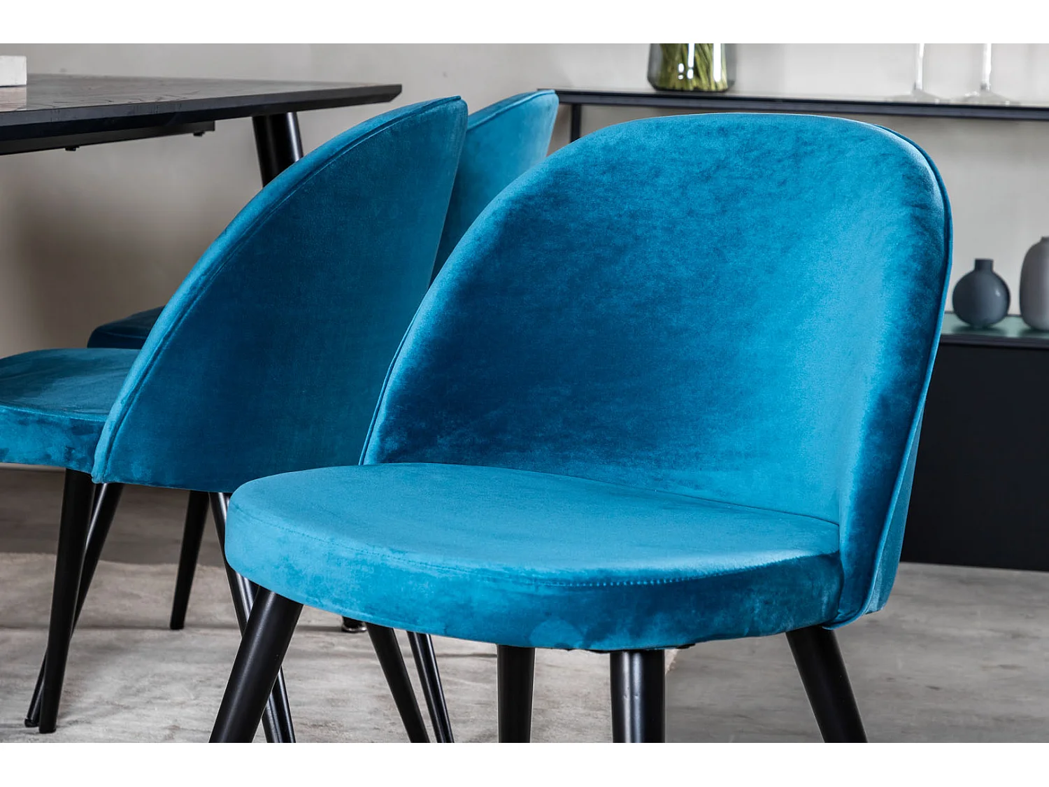 Dipp180x90BLBL ensemble table, table noir et 6 Velvet chaises Velours bleu, noir.