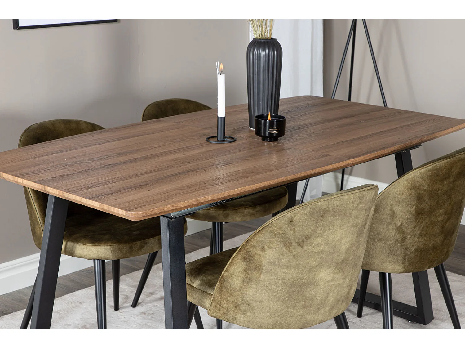 IncaNABL Essgruppe Esstisch Ausziehbarer Tisch Länge cm 160 / 200 El Holz dekor und 4 Velvet Esszimmerstühle Velour grün, schwarz.