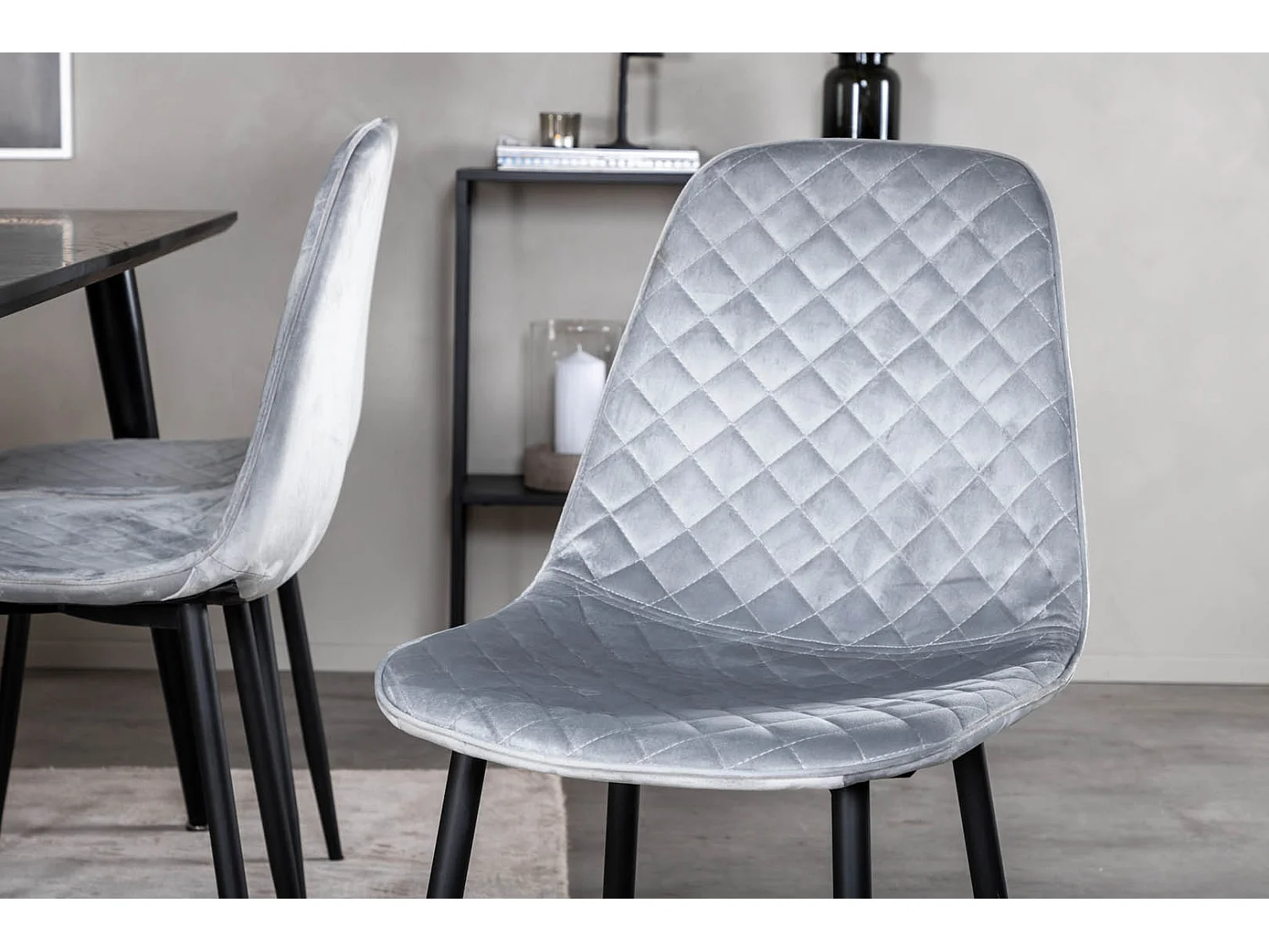 Dipp180x90BLBL ensemble table, table noir et 6 Polar Diamond chaises Velours gris.