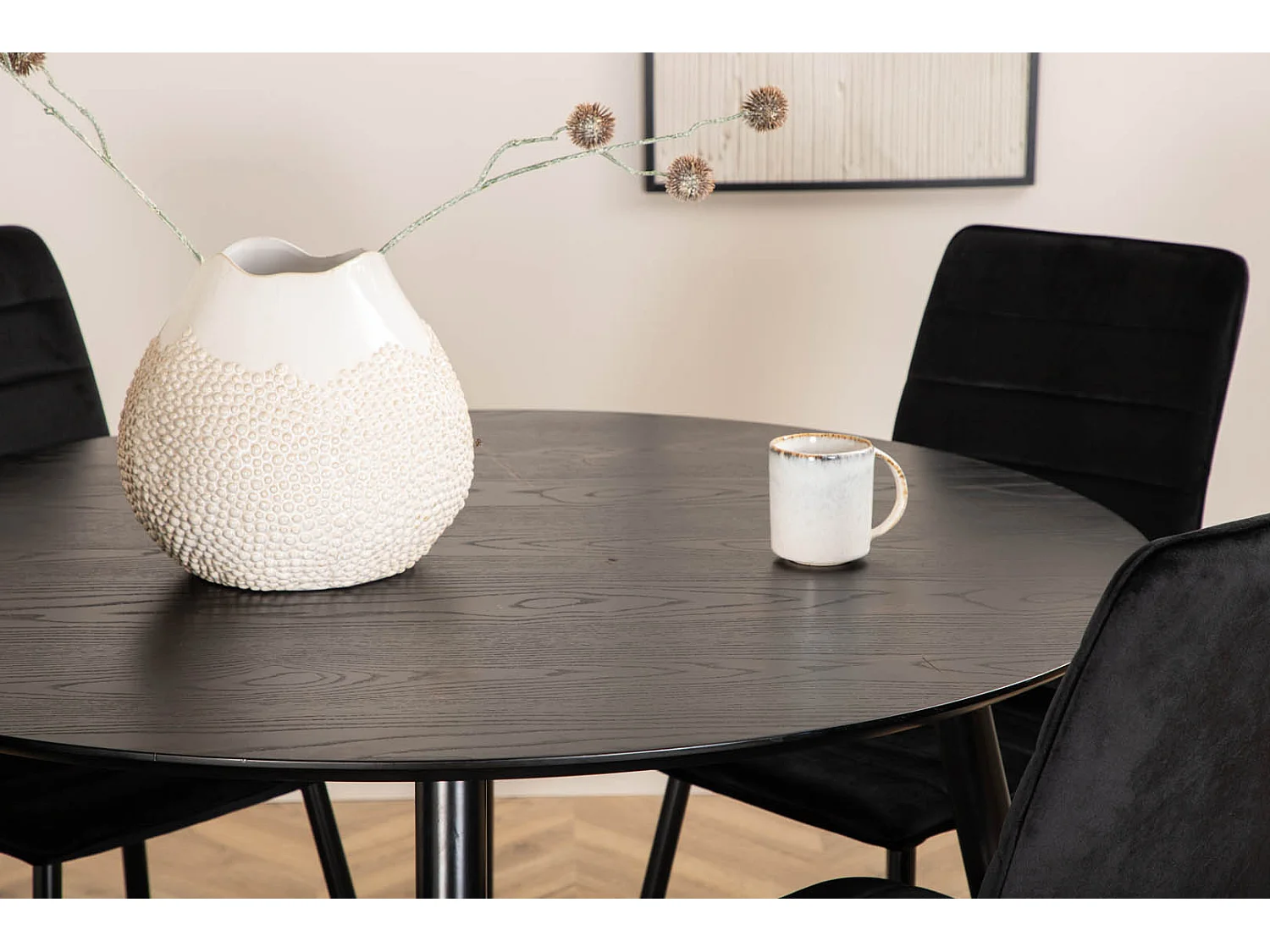 DippØ115BLBL eethoek eetkamertafel zwart en 4 Windu Lyx eetkamerstal velours zwart.