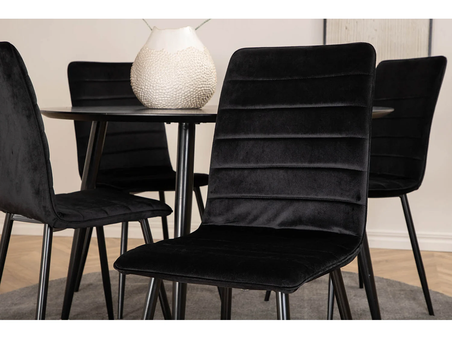 DippØ115BLBL Essgruppe Esstisch schwarz und 4 Windu Lyx Esszimmerstühle Velour schwarz.