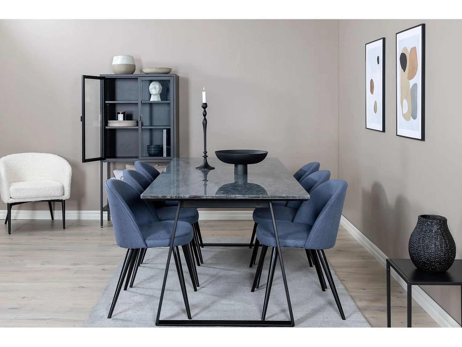 EstelleBLBL ensemble table, table noir, marbre et 6 Velvet chaises bleu.