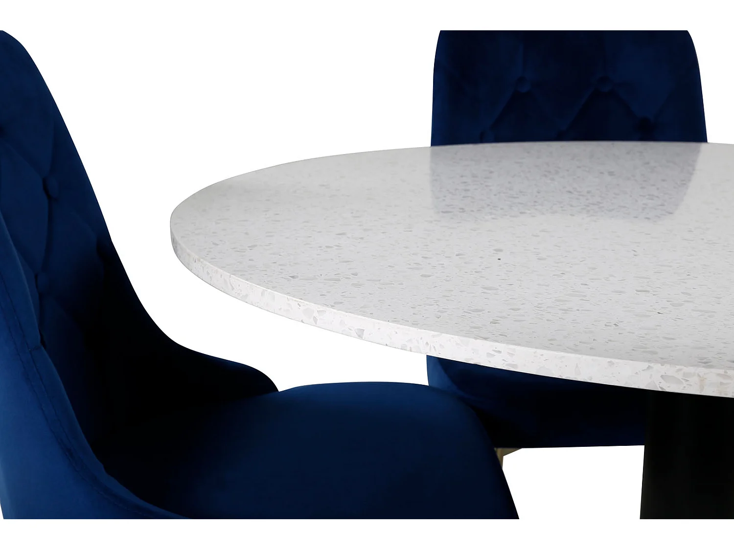 RazziaWH eethoek eetkamertafel terazzo wit en 4 Velvet Deluxe eetkamerstal velours blauw, messing decor.