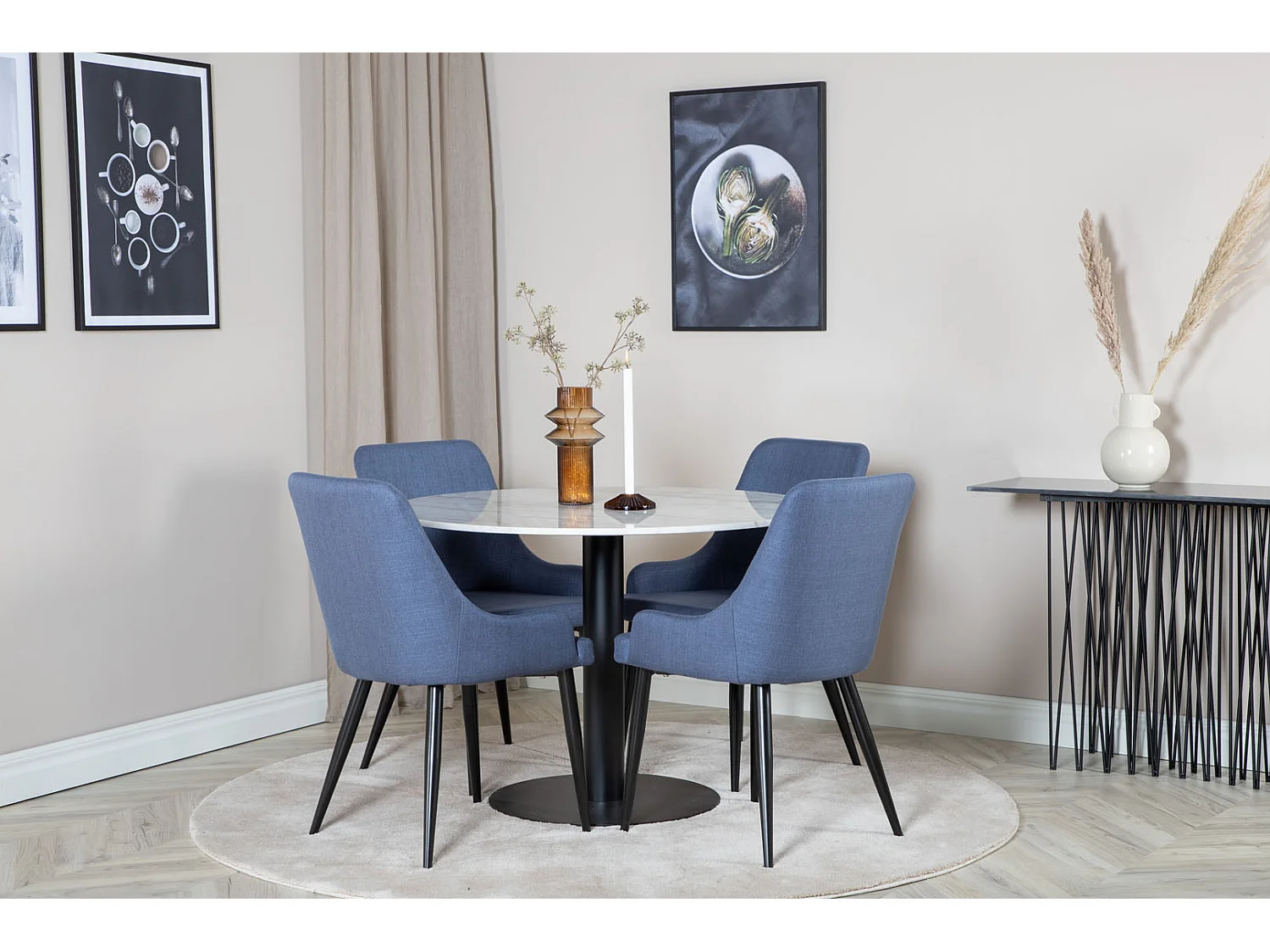 EstelleØ106WHBL eethoek eetkamertafel wit, marmer en 4 Plaza eetkamerstal blauw, zwart.