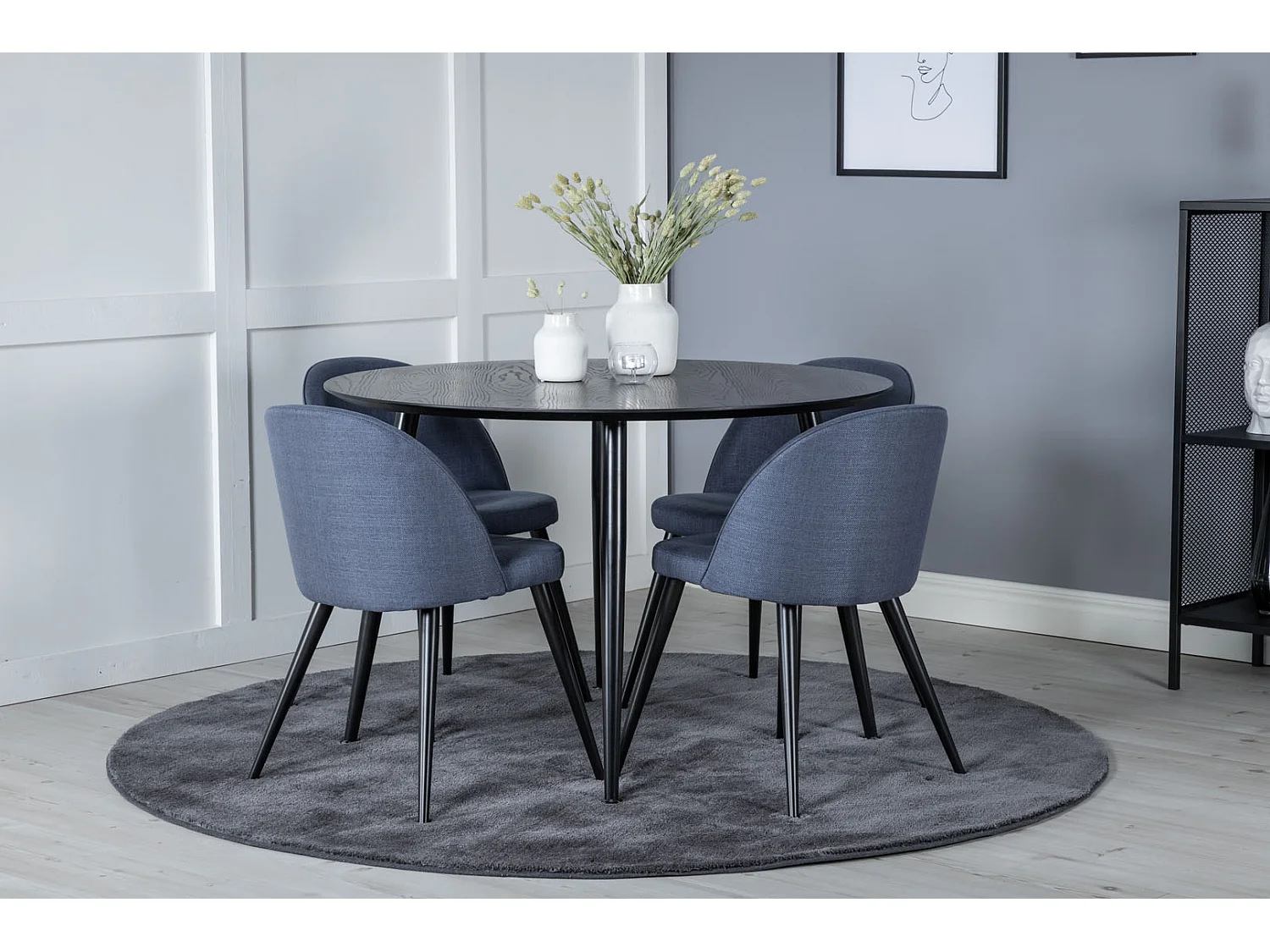 DippØ115BLBL ensemble table, table noir et 4 Velvet chaises bleu.