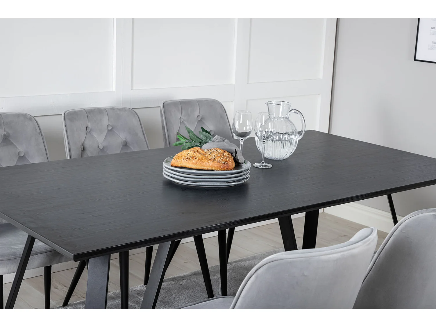 MarinaBLBL Essgruppe Esstisch schwarz und 6 Velvet Deluxe Esszimmerstühle Velour hellgrau.