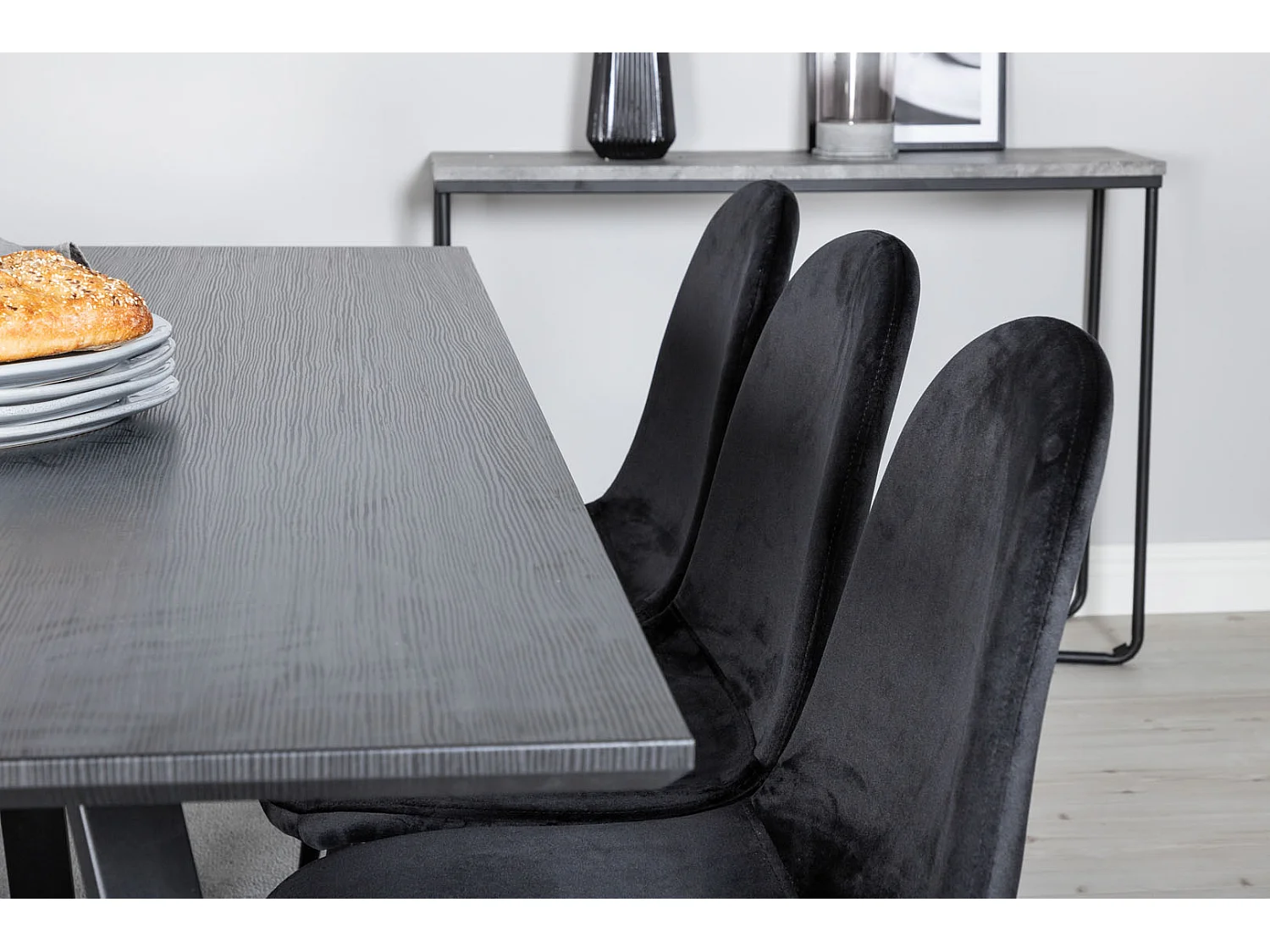 MarinaBLBL Essgruppe Esstisch schwarz und 6 Polar Esszimmerstühle Velour schwarz.