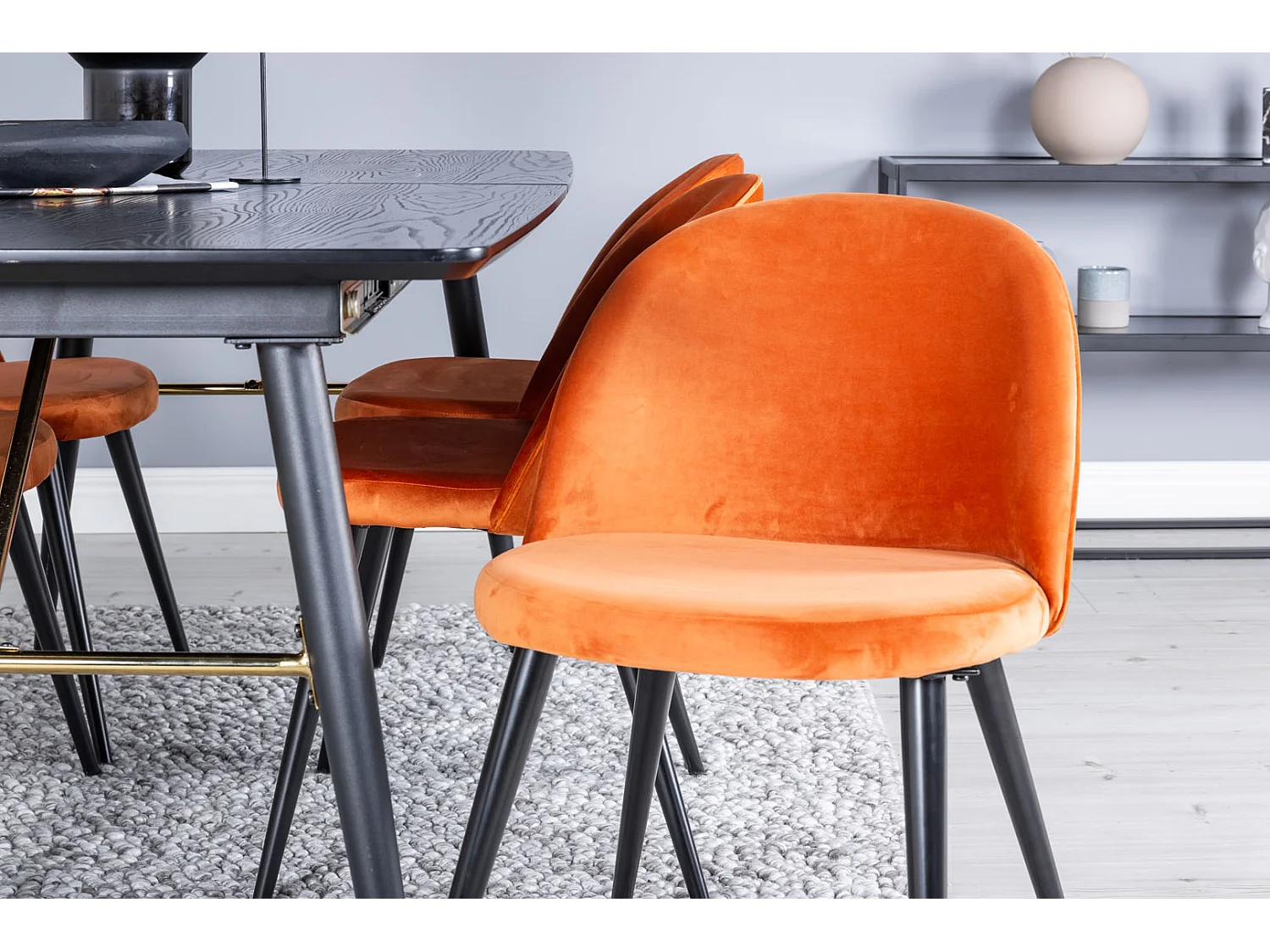 Gold ensemble table, table extensible longueur cm180 / 220 noir et 6 Velvet chaises Velours orange, noir.