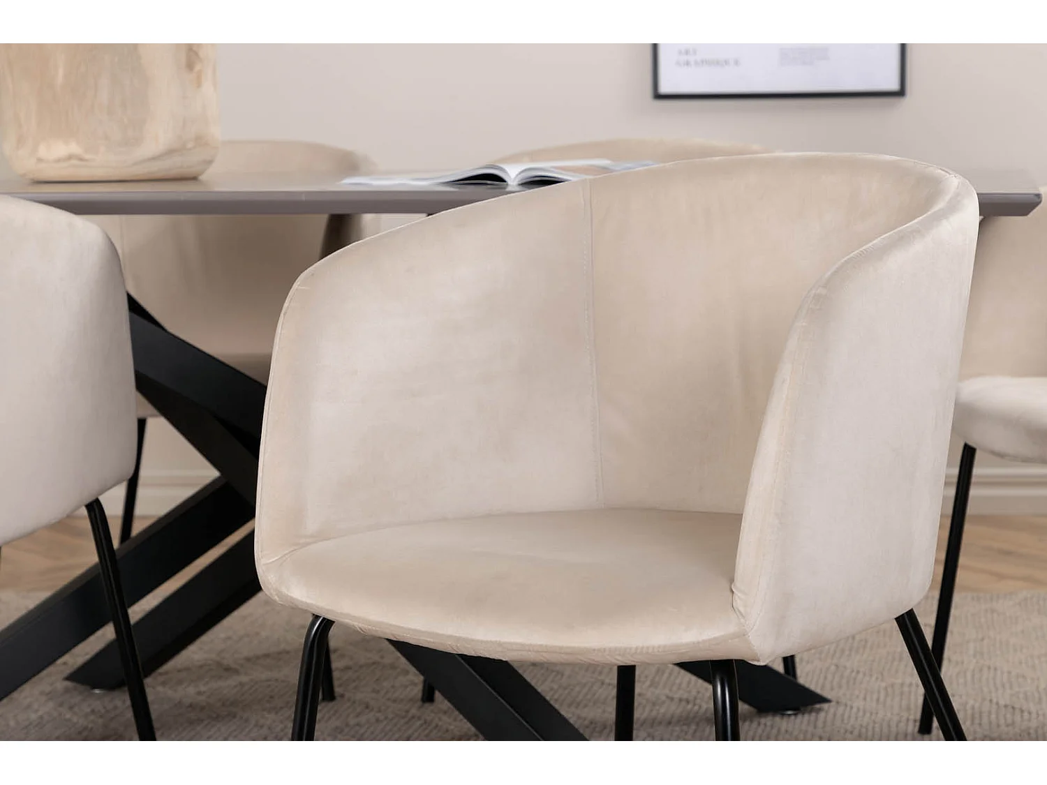 PiazzaGRBL Essgruppe Esstisch grau und 6 Berit Esszimmerstühle Velour beige.