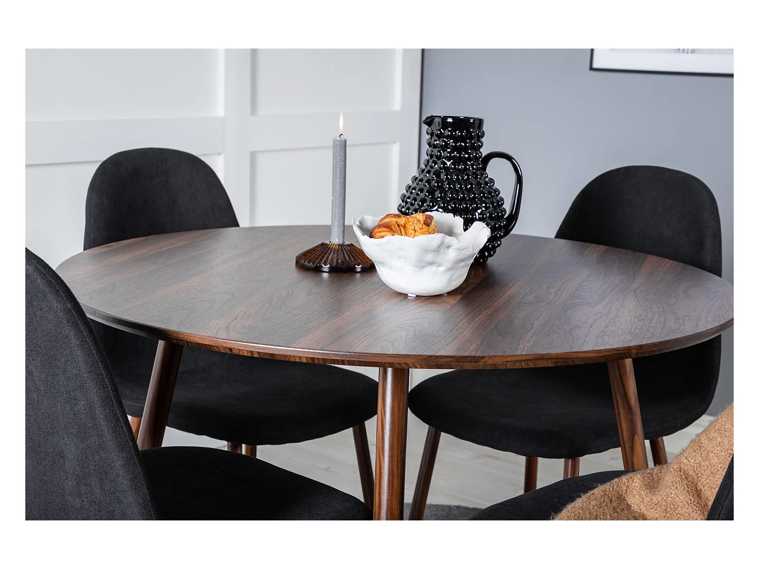 PlazaWA100 Essgruppe Esstisch Nussbaum dekor und 4 Polar Esszimmerstühle schwarz.