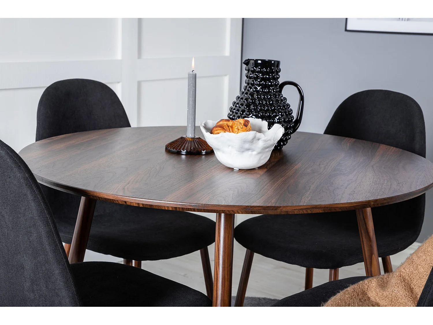 PlazaWA100 ensemble table, table noyer décor et 4 Polar chaises noir.