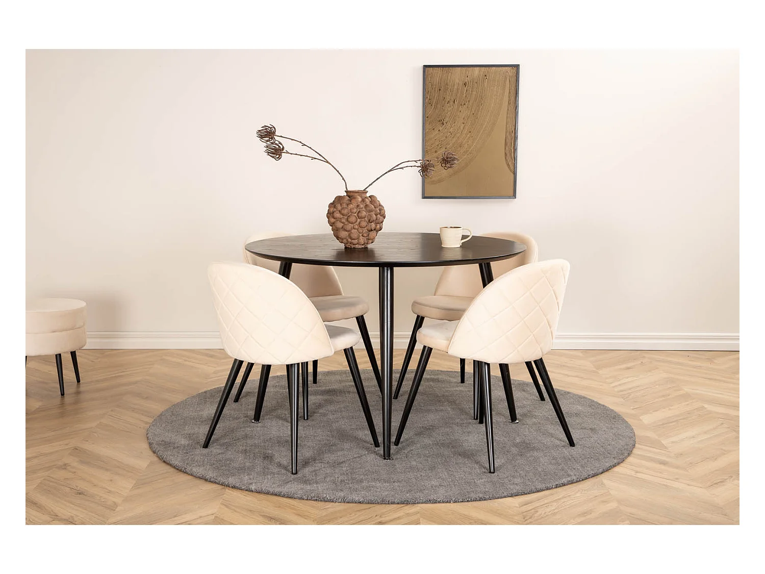 DippØ115BLBL ensemble table, table noir et 4 Velvet Stitches chaises Velours beige.