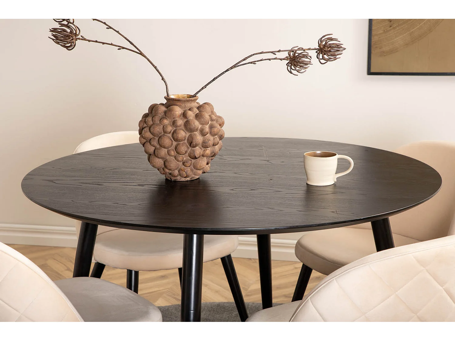 DippØ115BLBL ensemble table, table noir et 4 Velvet Stitches chaises Velours beige.