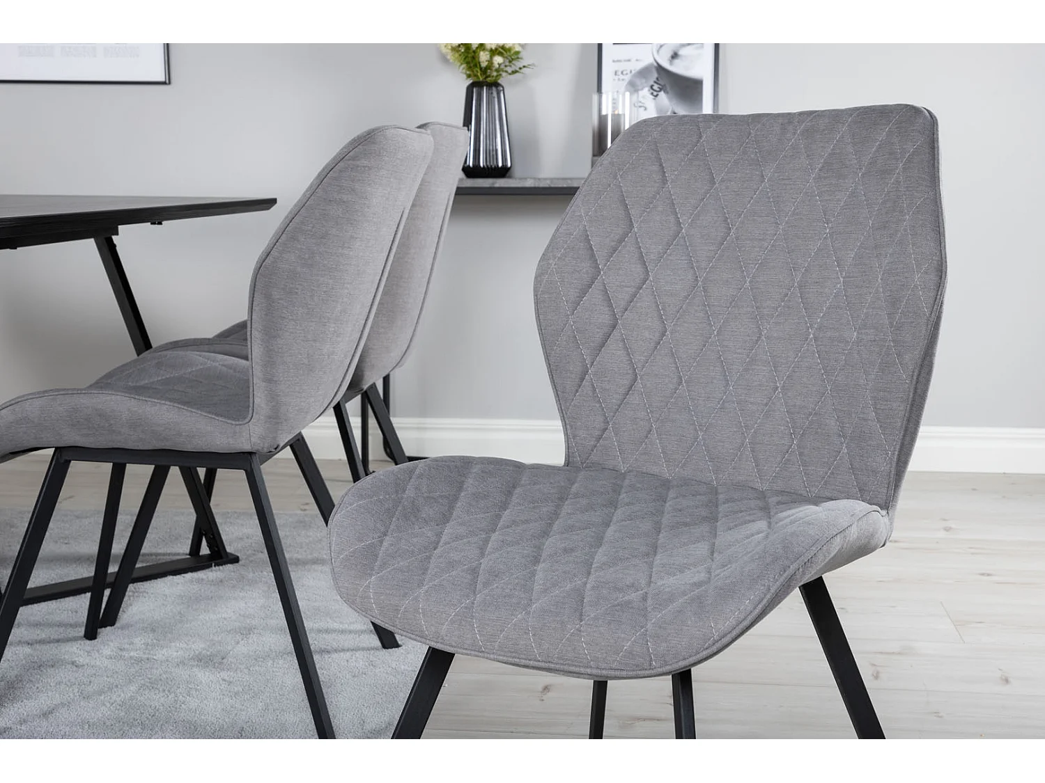 MarinaBLBL ensemble table, table noir et 6 Gemma chaises gris.