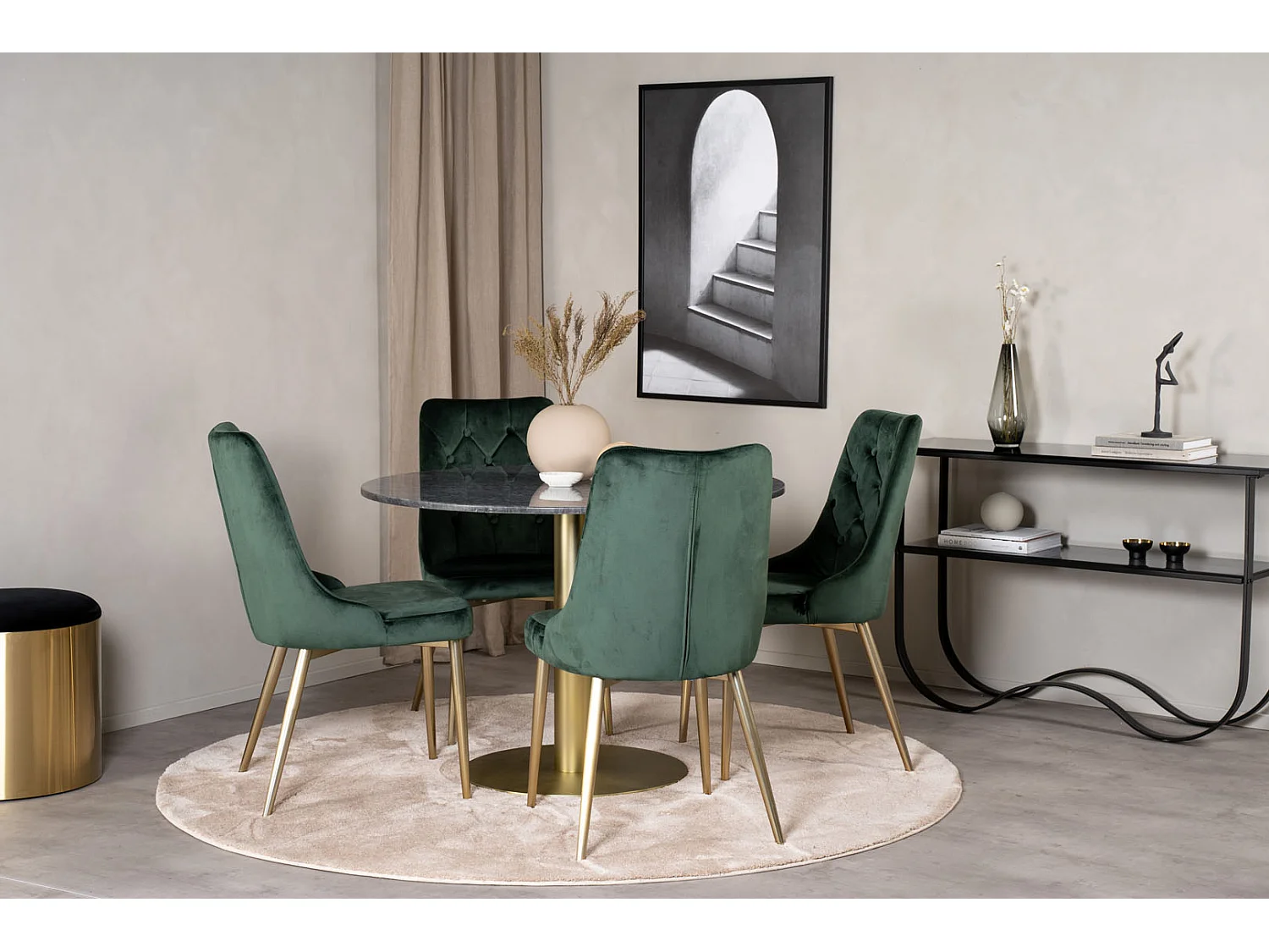 EstelleØ106BLBR ensemble table, table noir, marbre et 4 Velvet Deluxe chaises Velours vert, laiton décor.