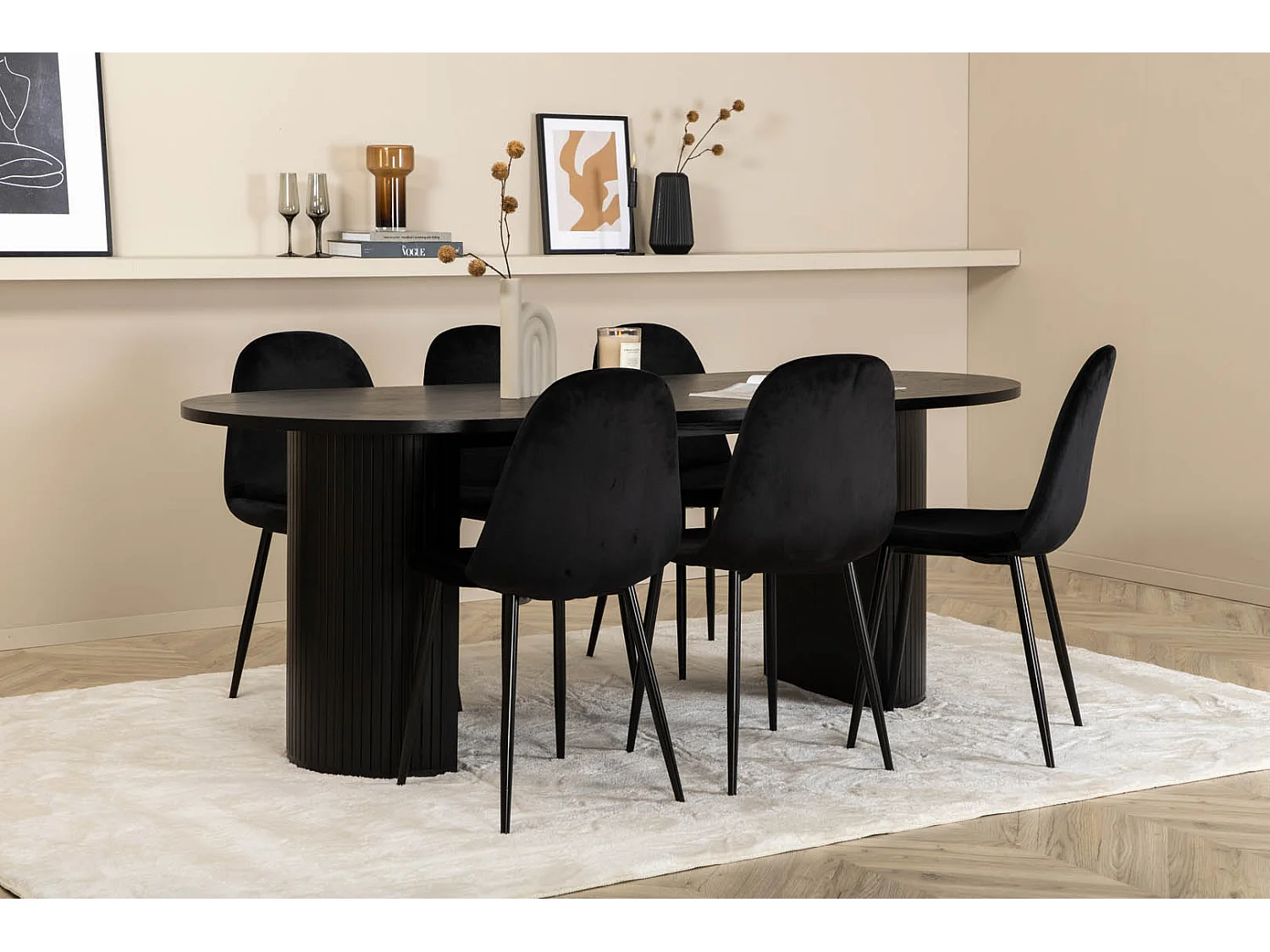 BiancaBL eethoek eetkamertafel zwart en 6 Polar eetkamerstal velours zwart.