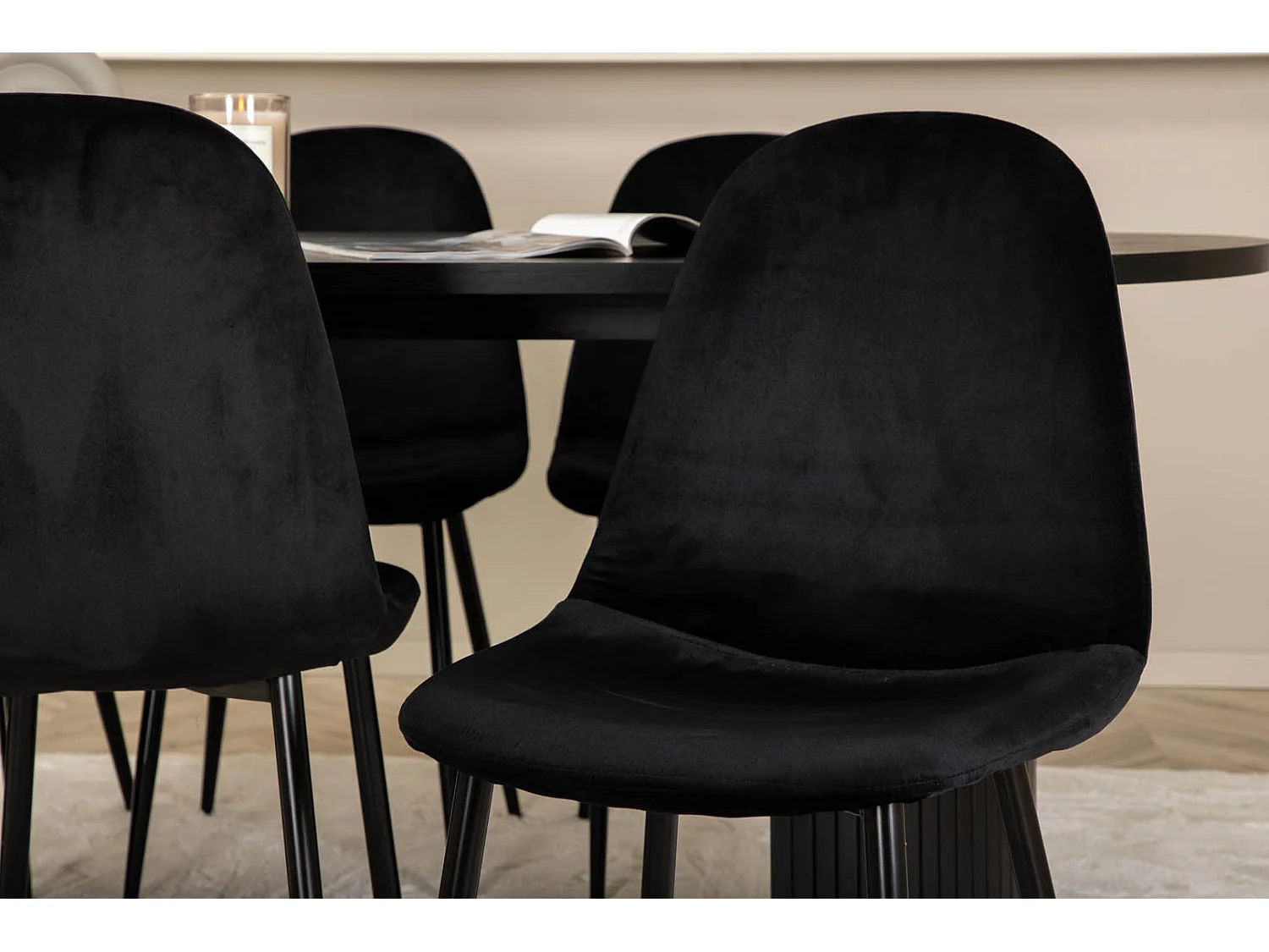 BiancaBL Essgruppe Esstisch schwarz und 6 Polar Esszimmerstühle Velour schwarz.