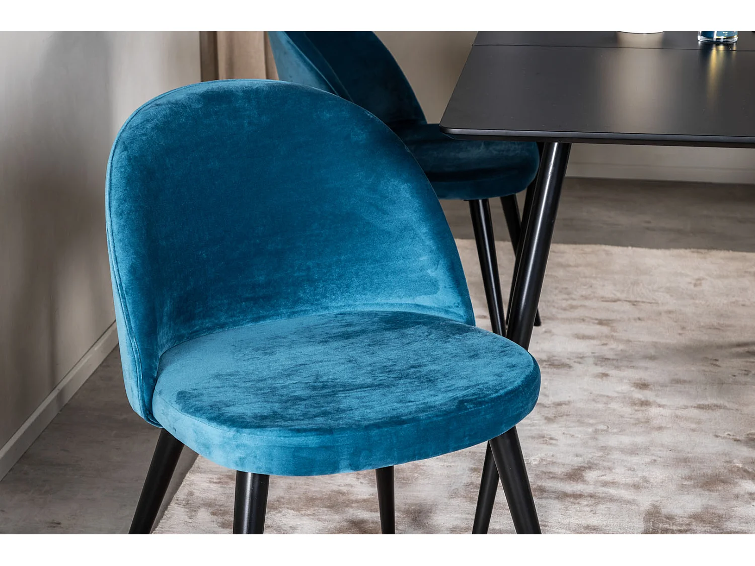 SilarBLExt ensemble table, table extensible longueur cm120 / 160 noir et 4 Velvet chaises Velours bleu, noir.