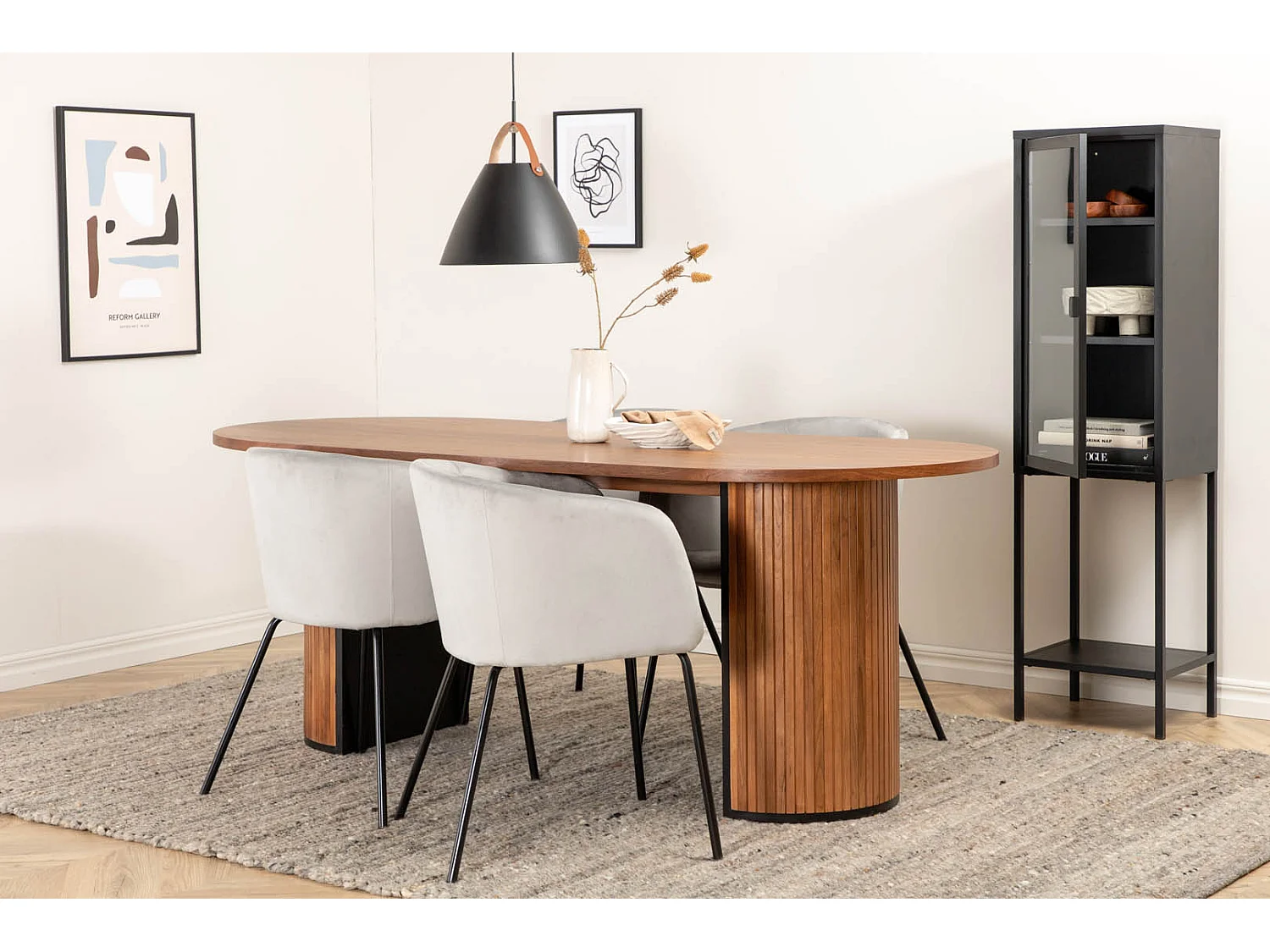 BiancaWA ensemble table, table noyer décor et 4 Berit chaises Velours gris.