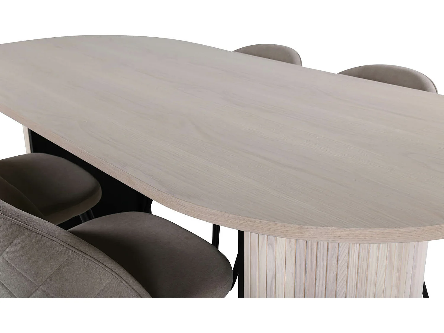 BiancaWW eethoek eetkamertafel eik fineer wit washed en 4 Velvet Stitches eetkamerstal beige.