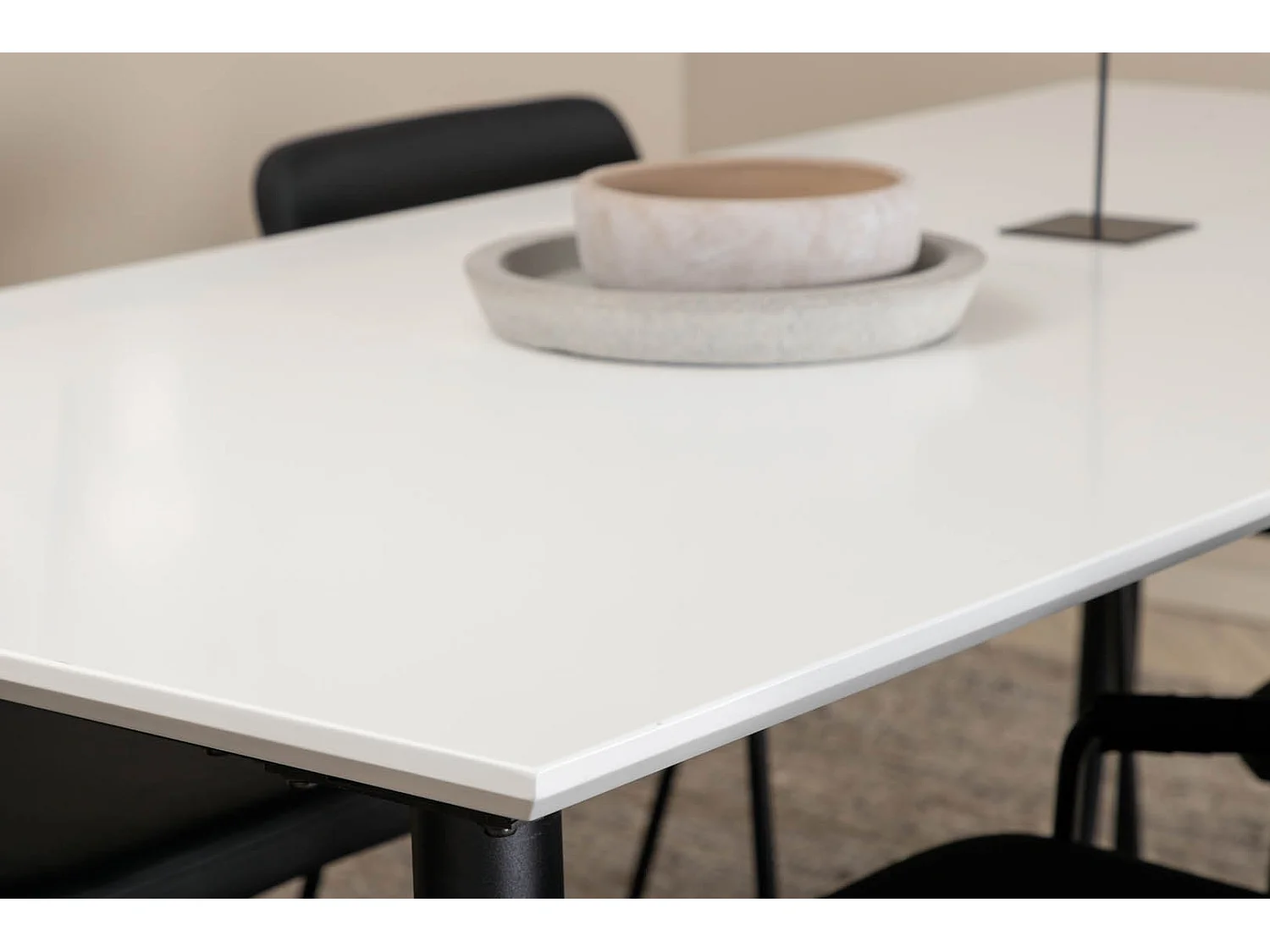 Jimmy195 ensemble table, table extensible longueur cm195 / 285 blanc et 6 Tvist chaises Similicuir PU noir.