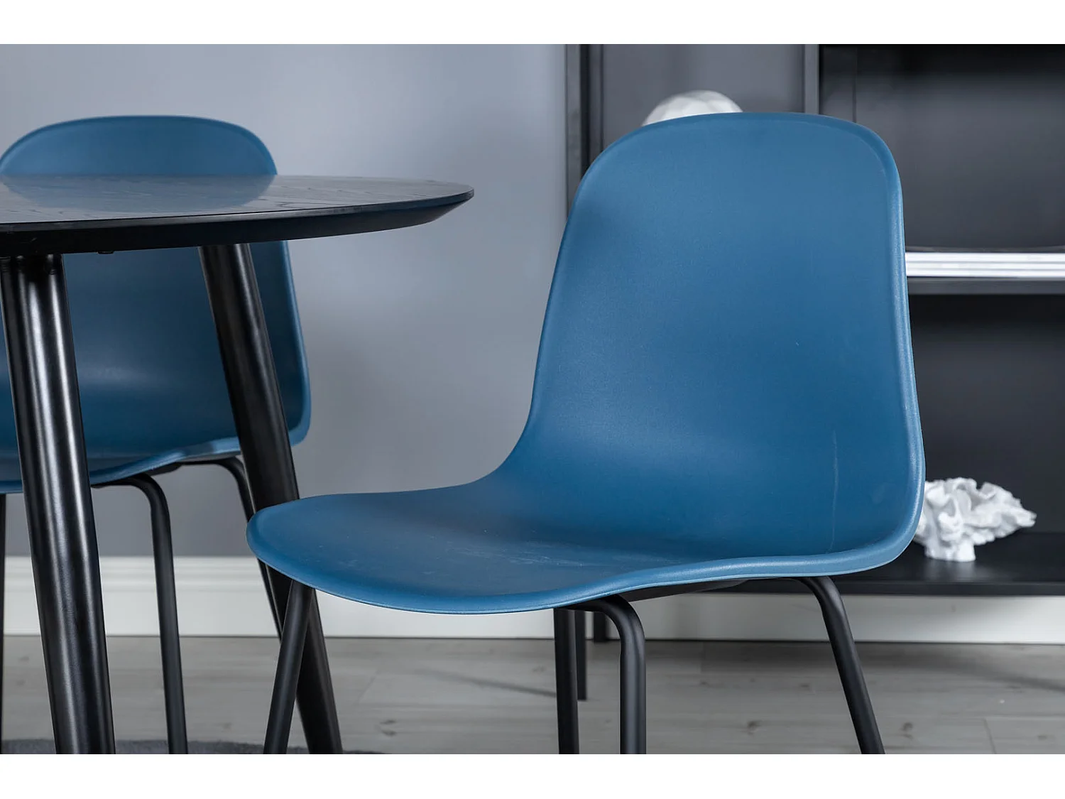 DippØ115BLBL ensemble table, table noir et 4 Arctic chaises bleu, noir.