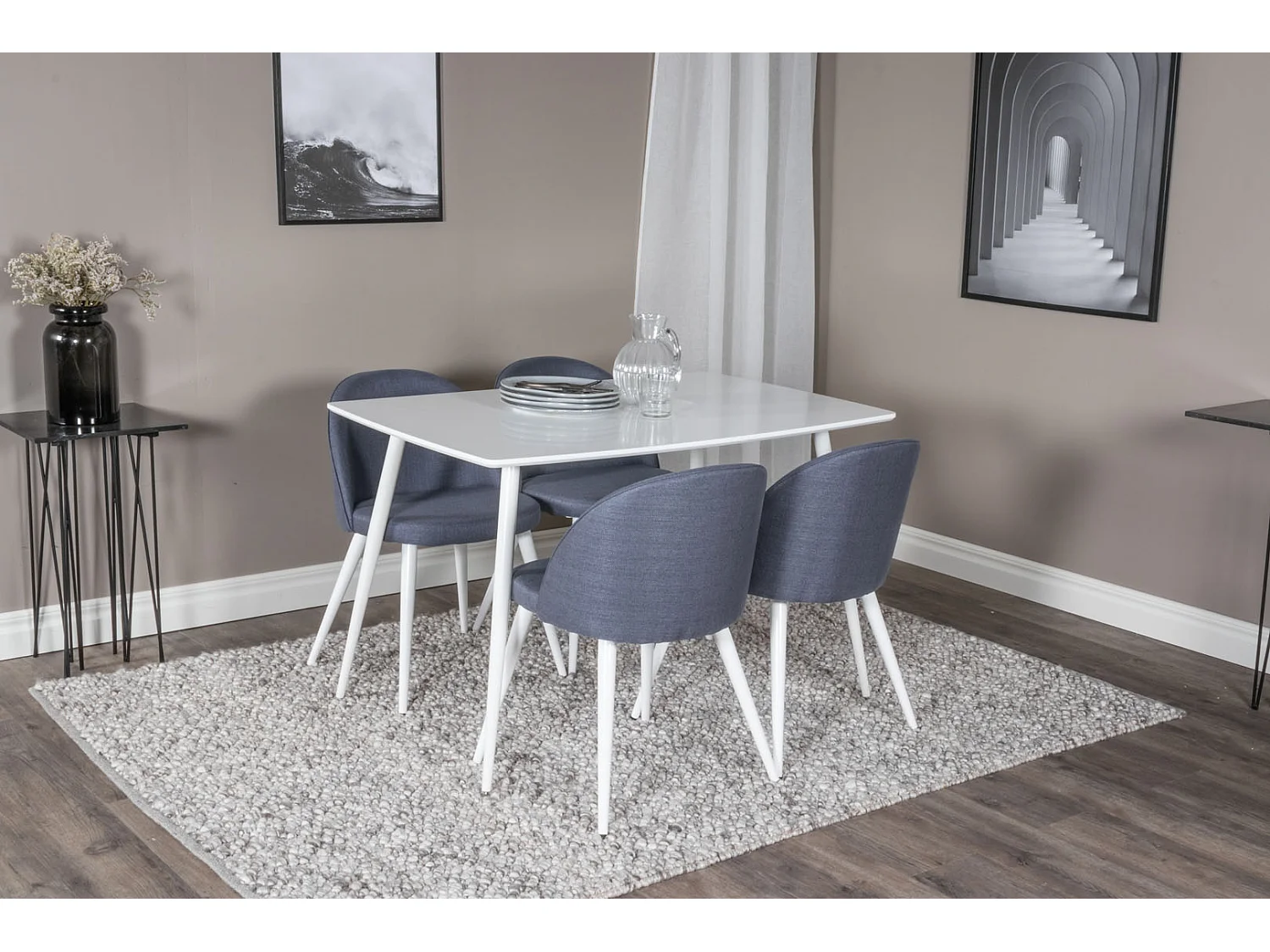 Polar120X80WHWH eethoek eetkamertafel wit en 4 Velvet eetkamerstal blauw.