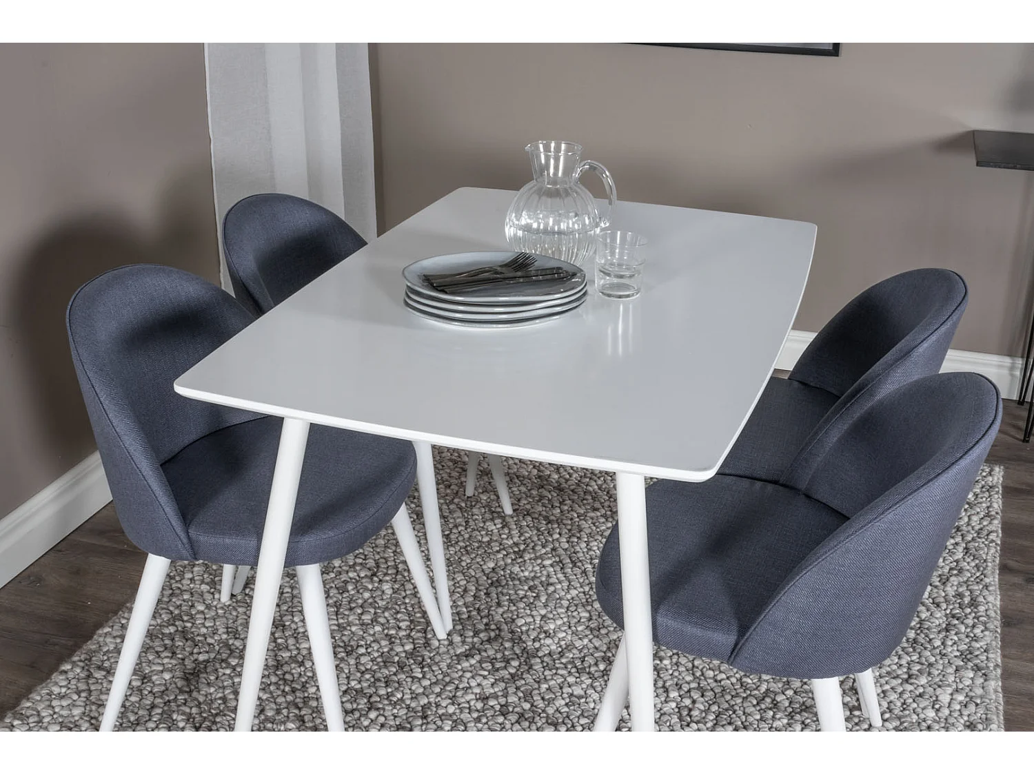 Polar120X80WHWH eethoek eetkamertafel wit en 4 Velvet eetkamerstal blauw.