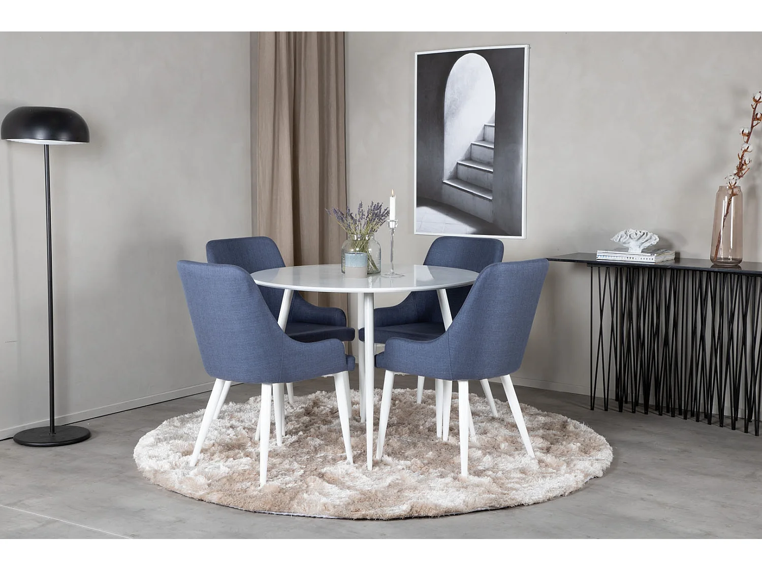 PlazaWHWH100 eethoek eetkamertafel wit en 4 Plaza eetkamerstal blauw, wit.